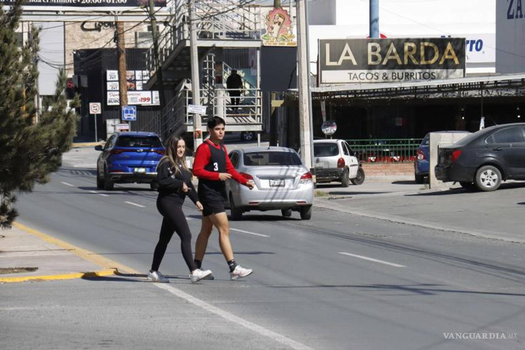 $!Dificultades de accesibilidad: Usuarios señalan obstáculos para personas con movilidad reducida.