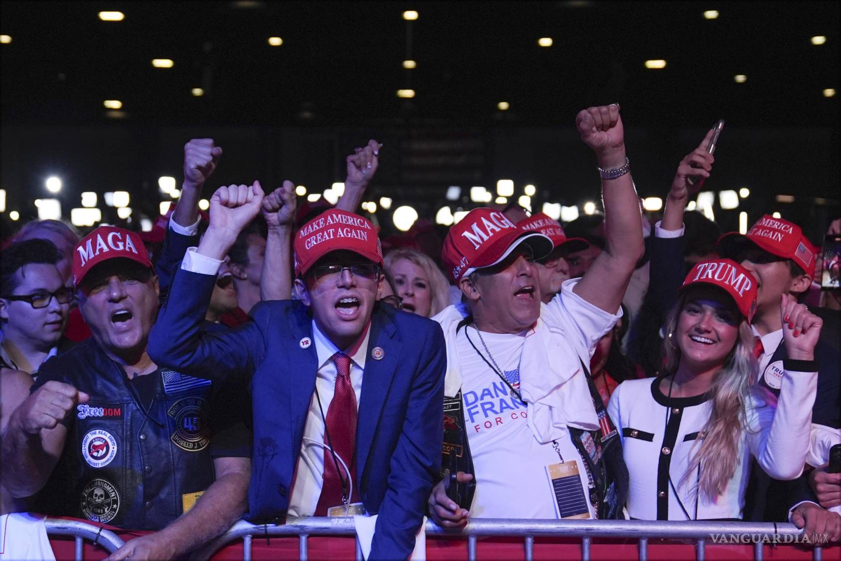 $!Supporters arrive at an election night watch party for Republican presidential nominee former President Donald Trump Tuesday, Nov. 5, 2024, in West Palm Beach, Fla. (AP Photo/Evan Vucci)
