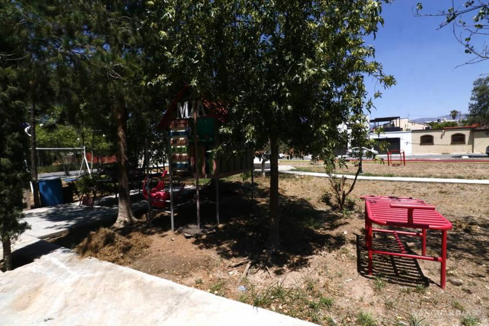 $!Vecinos de la colonia Latinoamericana han discutido la problemática de la invasión del parque con las autoridades municipales, sin embargo no han tenido respuesta.