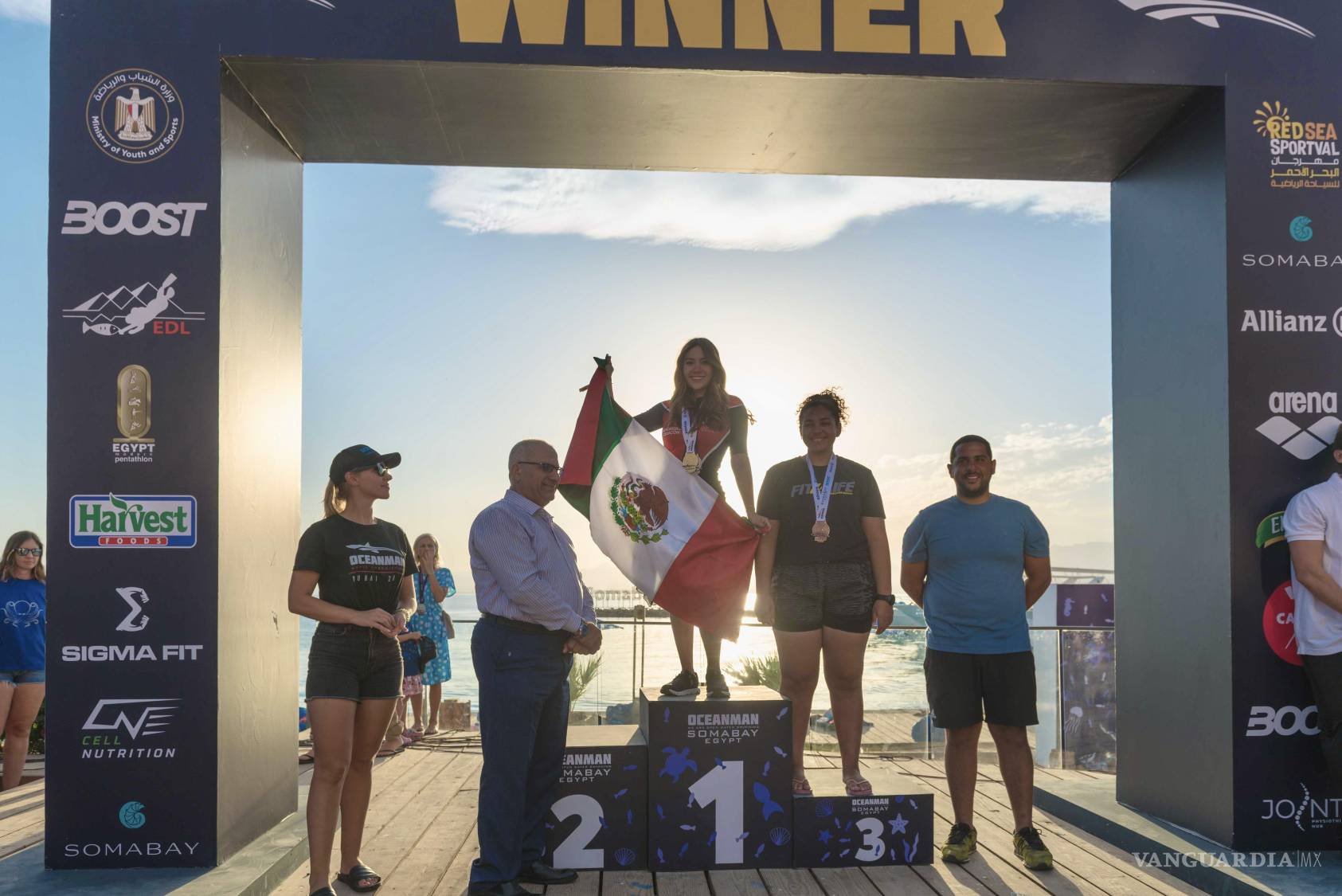 $!En Egipto, Alejandra Iturbe subió al podio con la bandera de México, como parte de una trayectoria que ya suma cinco podios a nivel mundial.