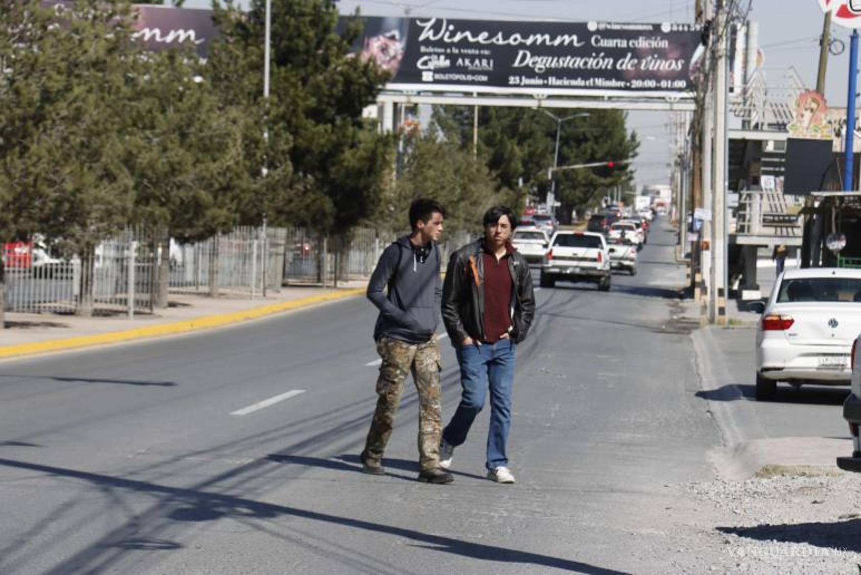 $!Diana Infante-Vargas, investigadora de la Universidad de York, propone reconsiderar la utilidad de los puentes peatonales, señalando el de UANE como una oportunidad para redefinir la prioridad en el espacio público.