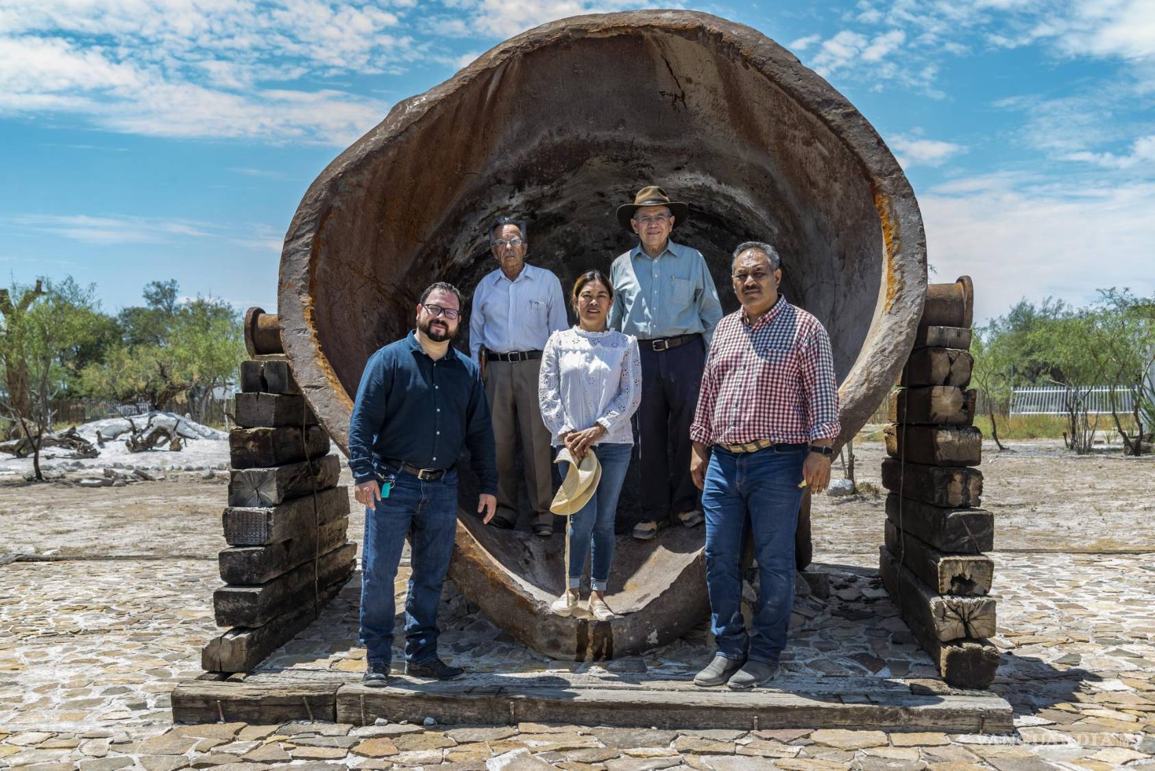 $!A través de invernaderos que comenzaron siendo improvisados y que poco a poco se fueron equipando, el ingeniero Juan Carlos Chavarría dirigió el diseño y la adaptación de los jardines del CIJE.