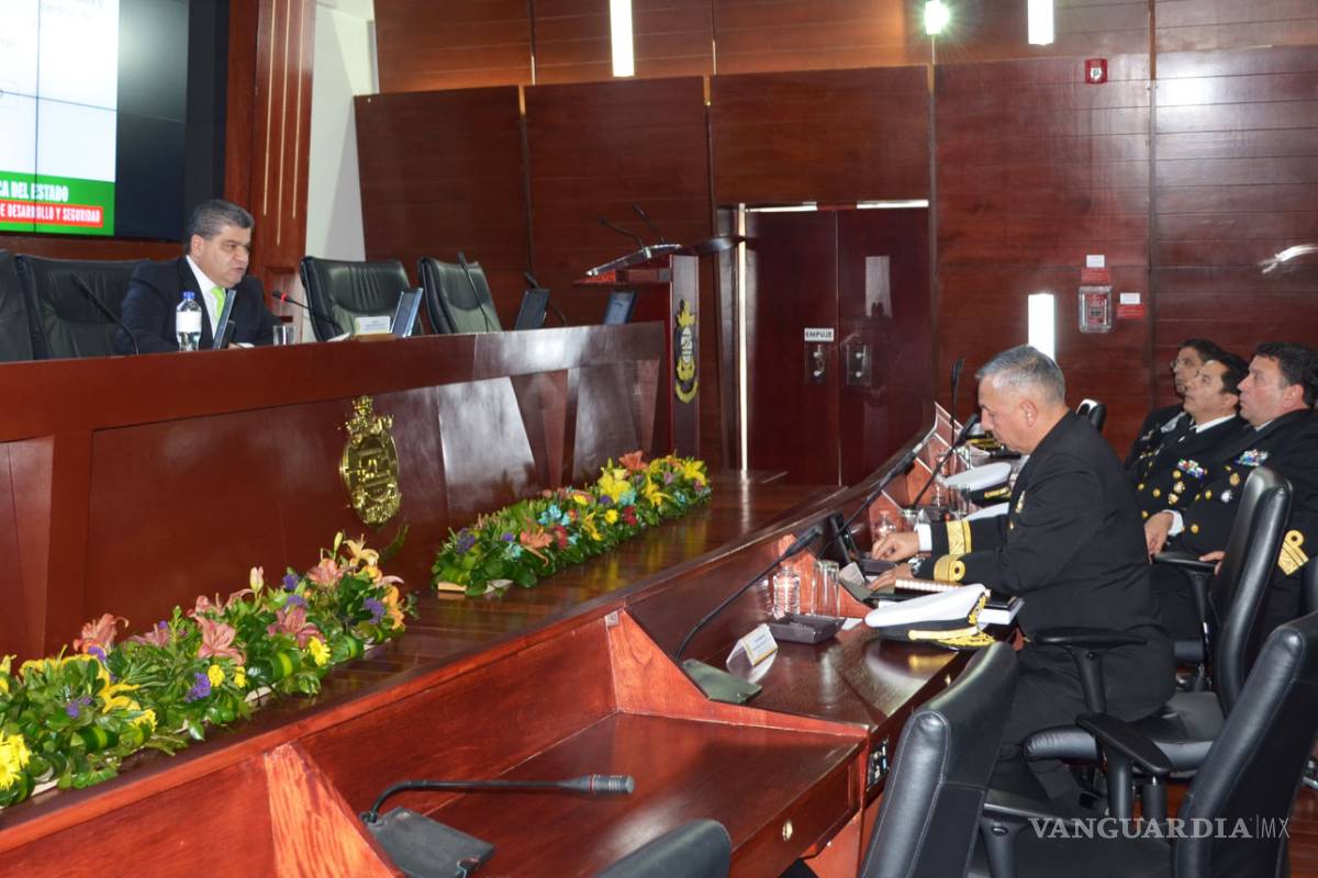 Dicta Gobernador de Coahuila conferencia en Centro de Estudios Superiores Navales