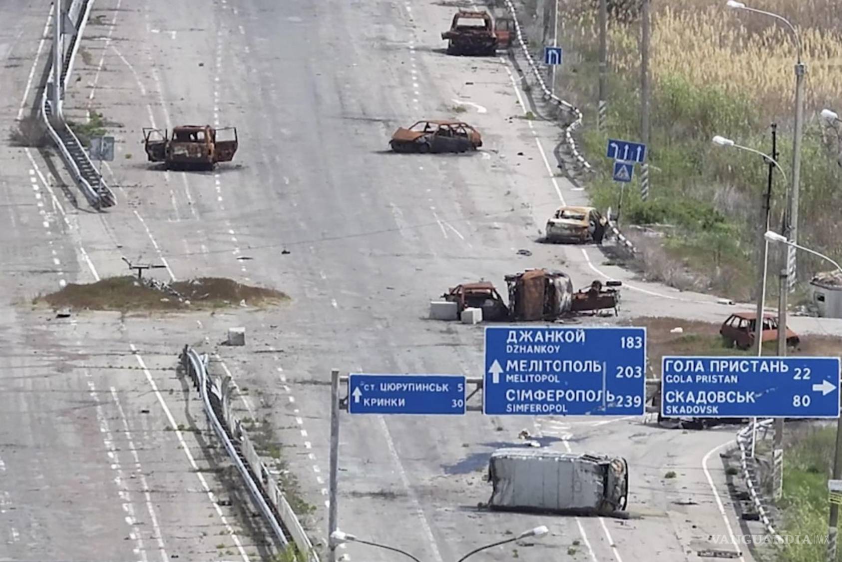 $!Las fuerzas ucranianas suministran alimentos mediante drones a varios miles de habitantes que permanecen atrapados en la ocupada ciudad de Oleshki.