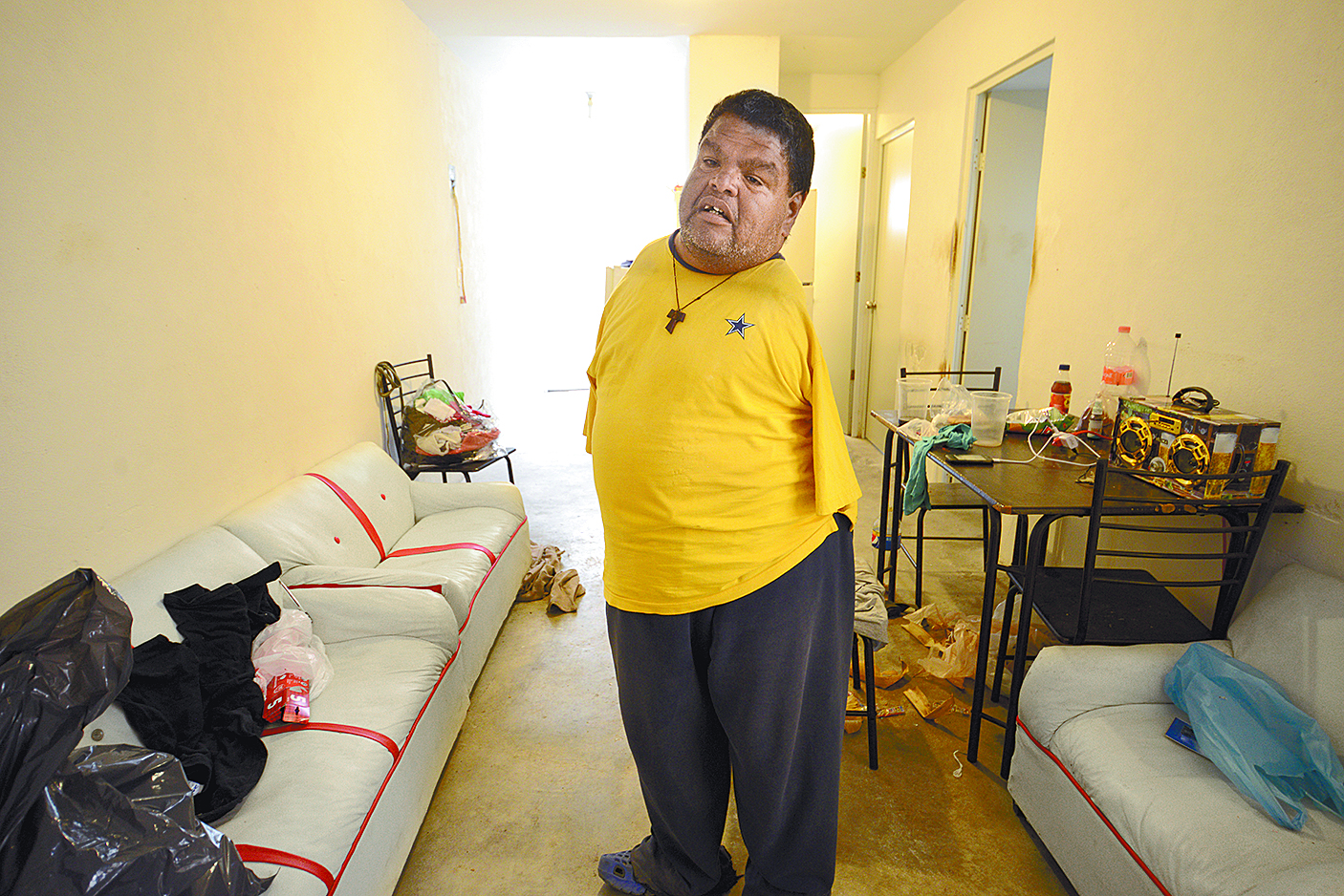 $!El hombre sin brazos que trabaja en los mercados de la ciudad