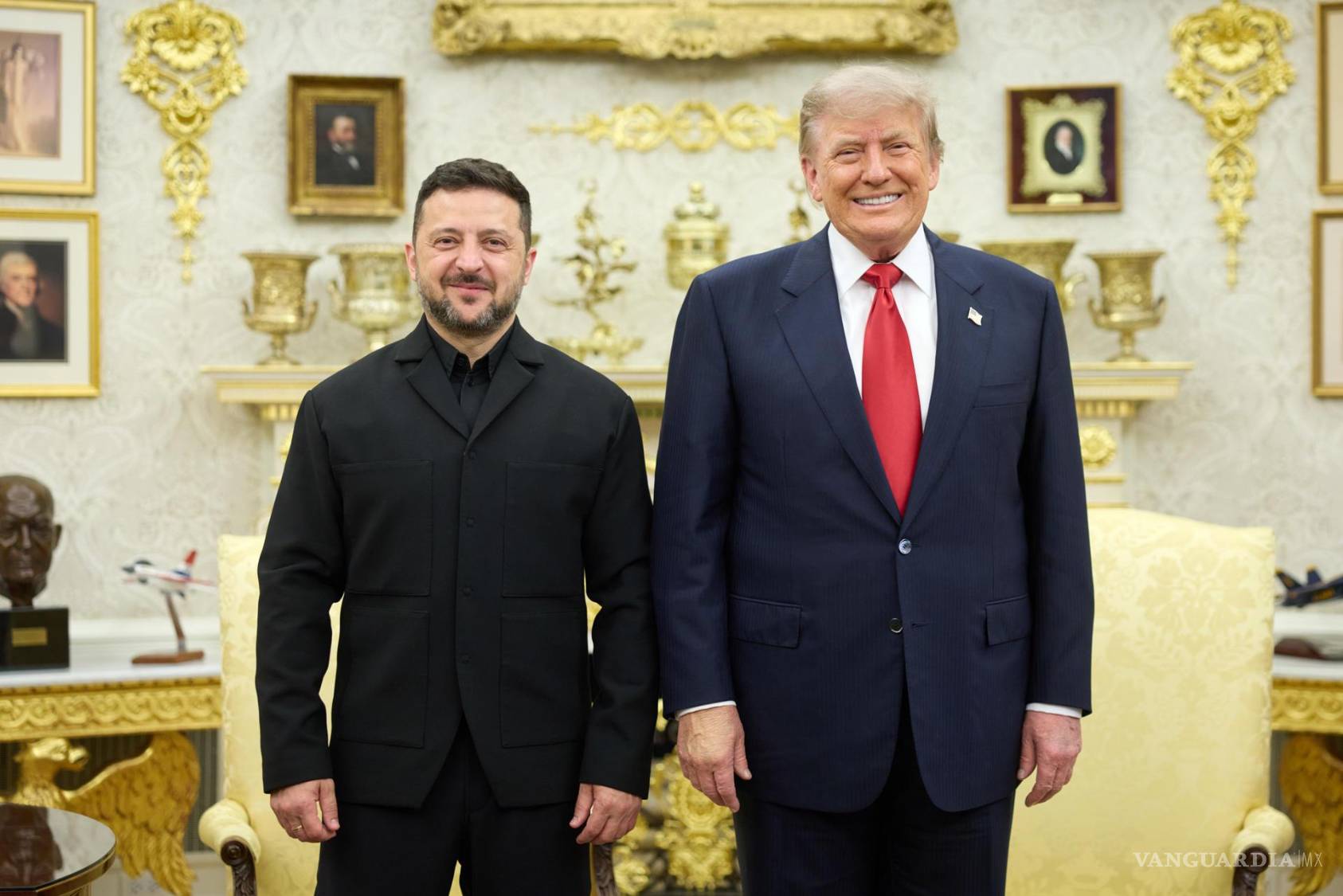 $!El presidente de Ucrania, Volodímir Zelenski junto a su homólogo de EU, Donald Trump en una reunión en la Casa Blanca en Washington.