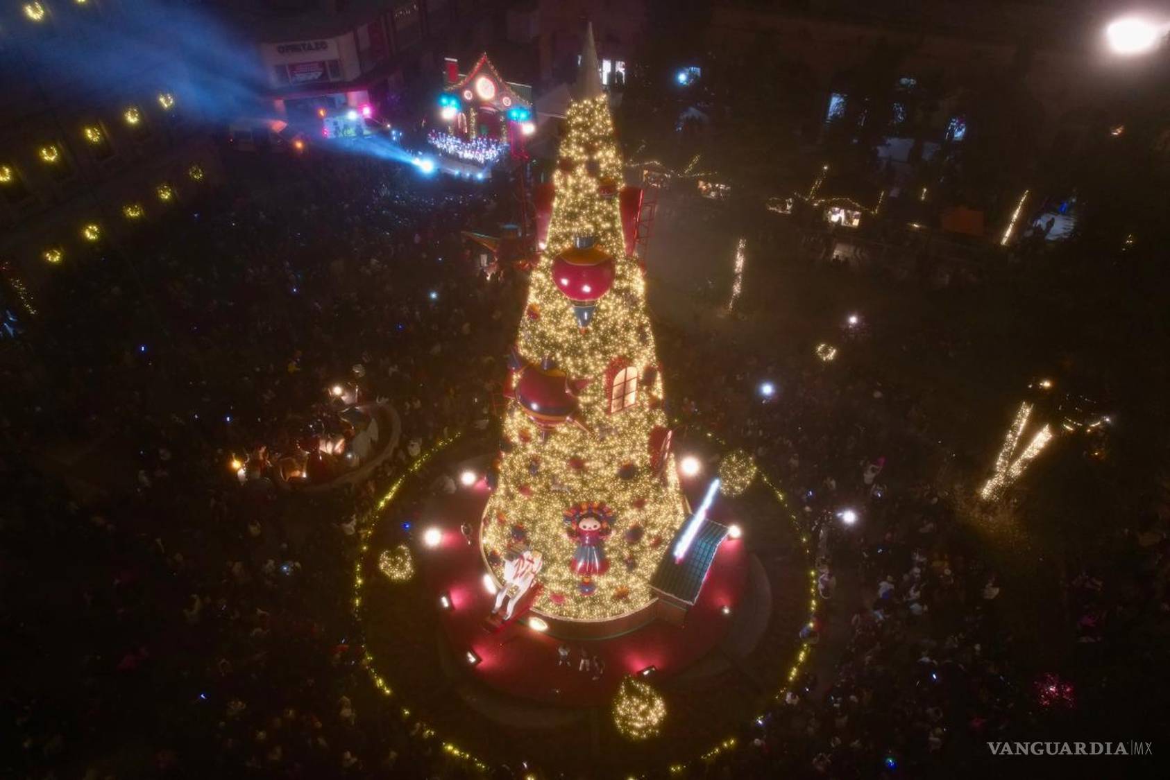 $!Familias enteras se reunieron en el centro histórico de Saltillo para celebrar el inicio de Villamagia Coahuila 2025.