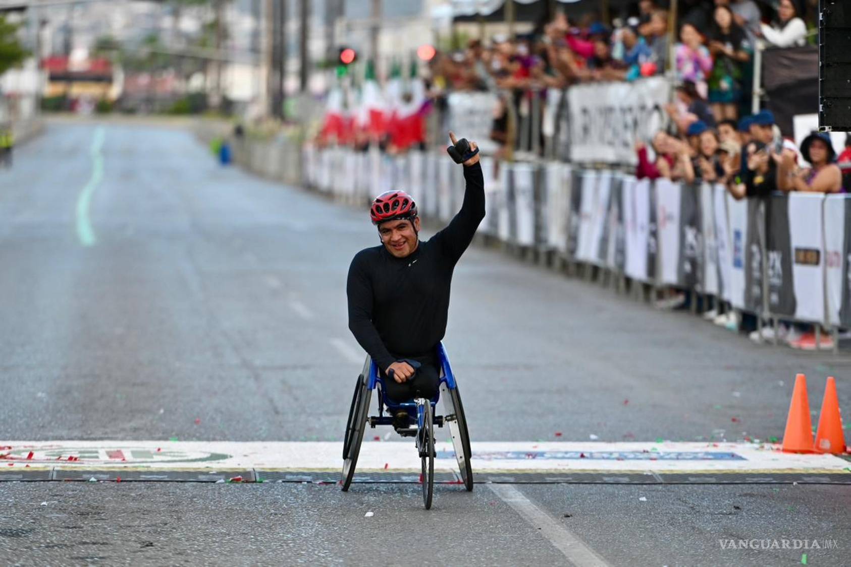 $!Gonzalo Valdovinos volvió a demostrar su experiencia al conquistar nuevamente la categoría de silla de ruedas.