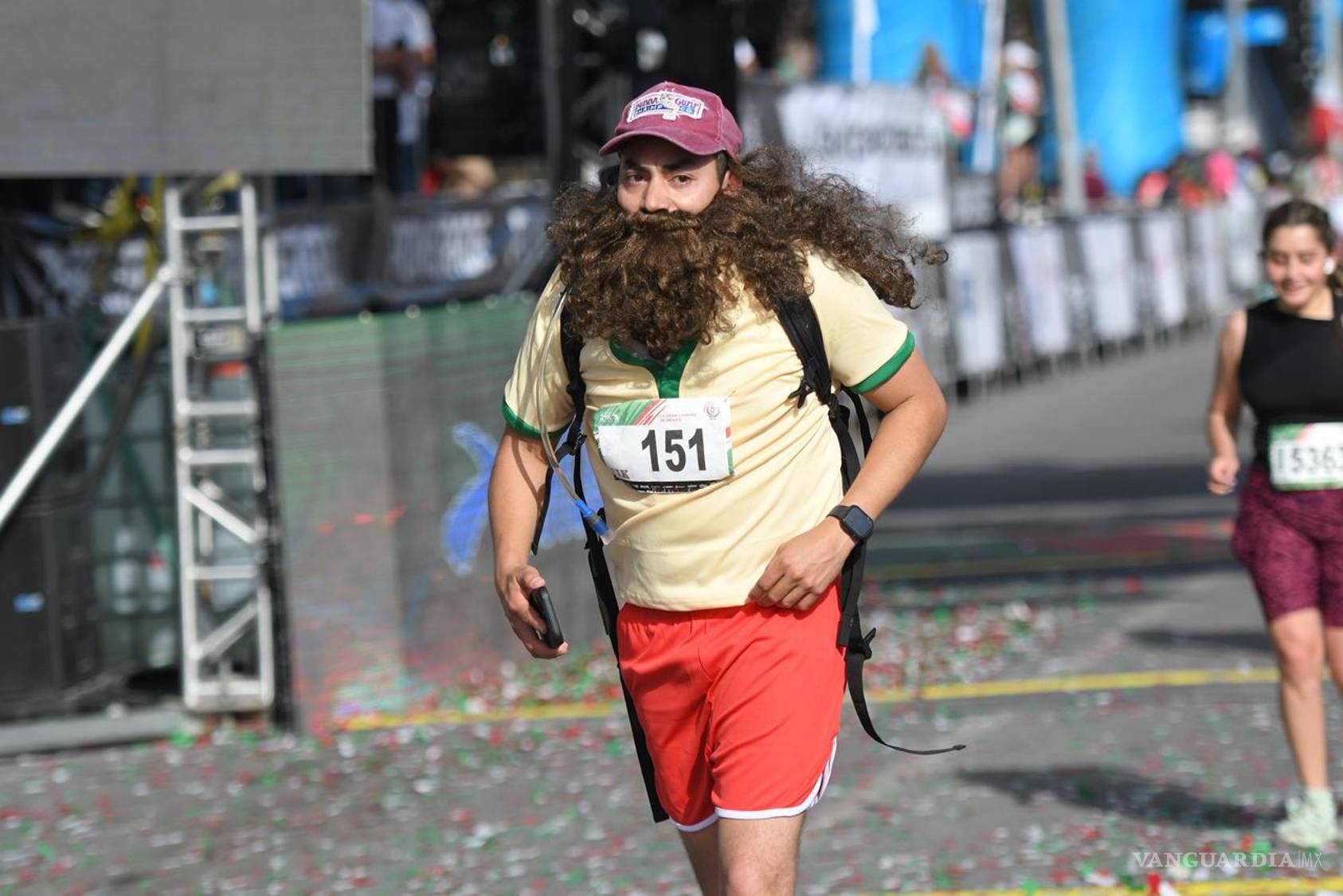 $!Personajes como el Chapulín Colorado y Forrest Gump formaron parte de las postales más llamativas del recorrido.