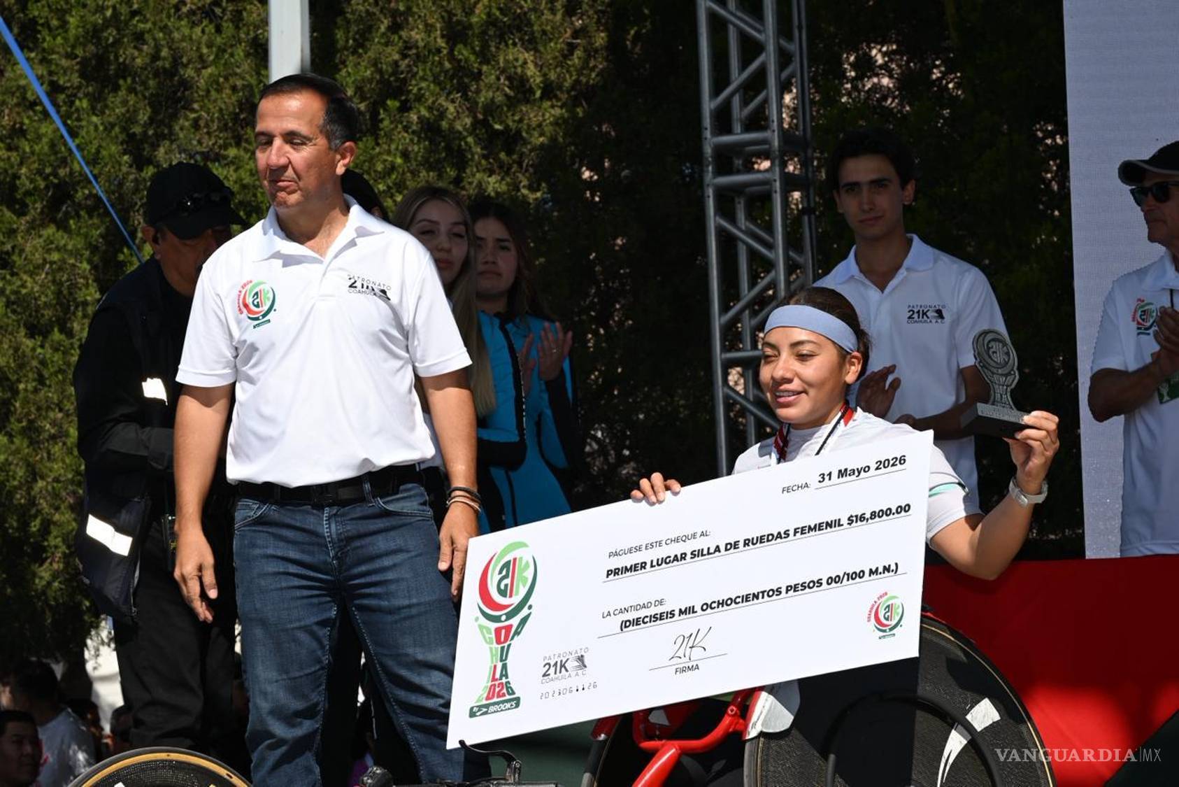 $!Jenny dijo con orgullo haber vivido 10 años en Saltillo y tenerle cariño a la ciudad y su gente.
