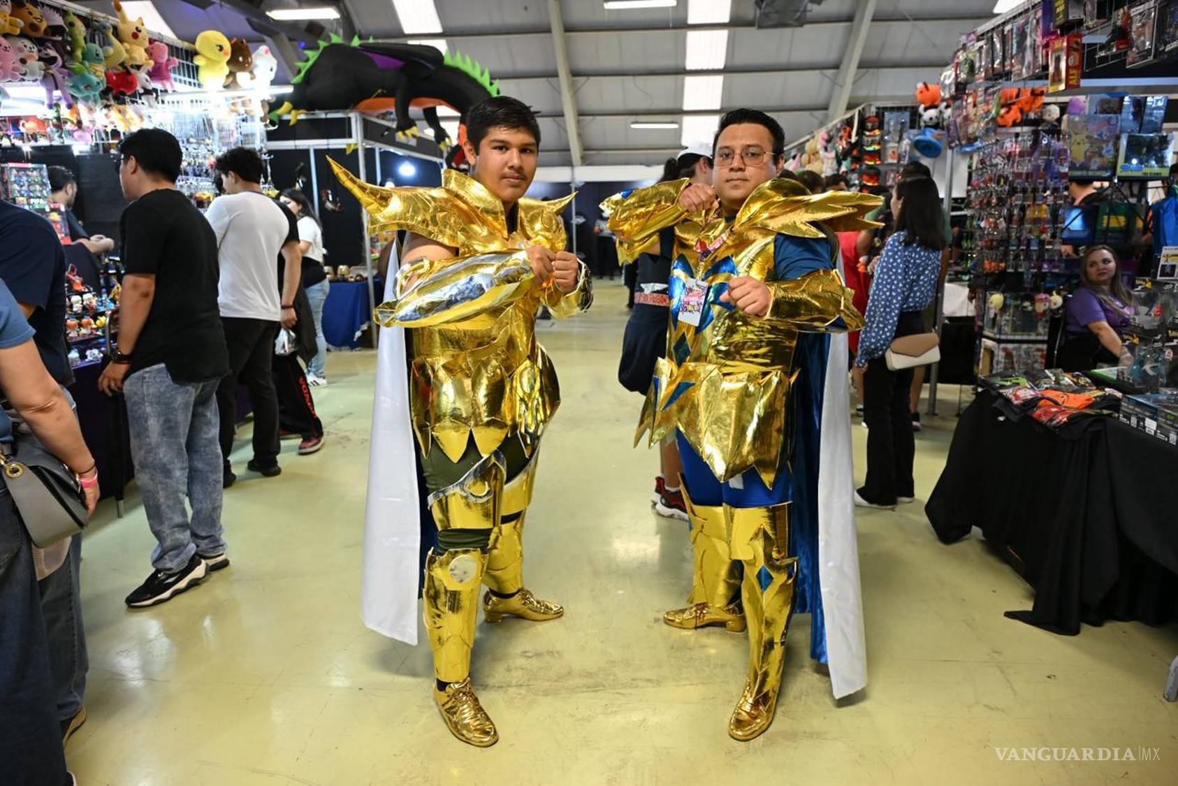 $!Familias completas acudieron caracterizadas de personajes de anime, videojuegos y cultura pop durante el Otaku Fest 2026.