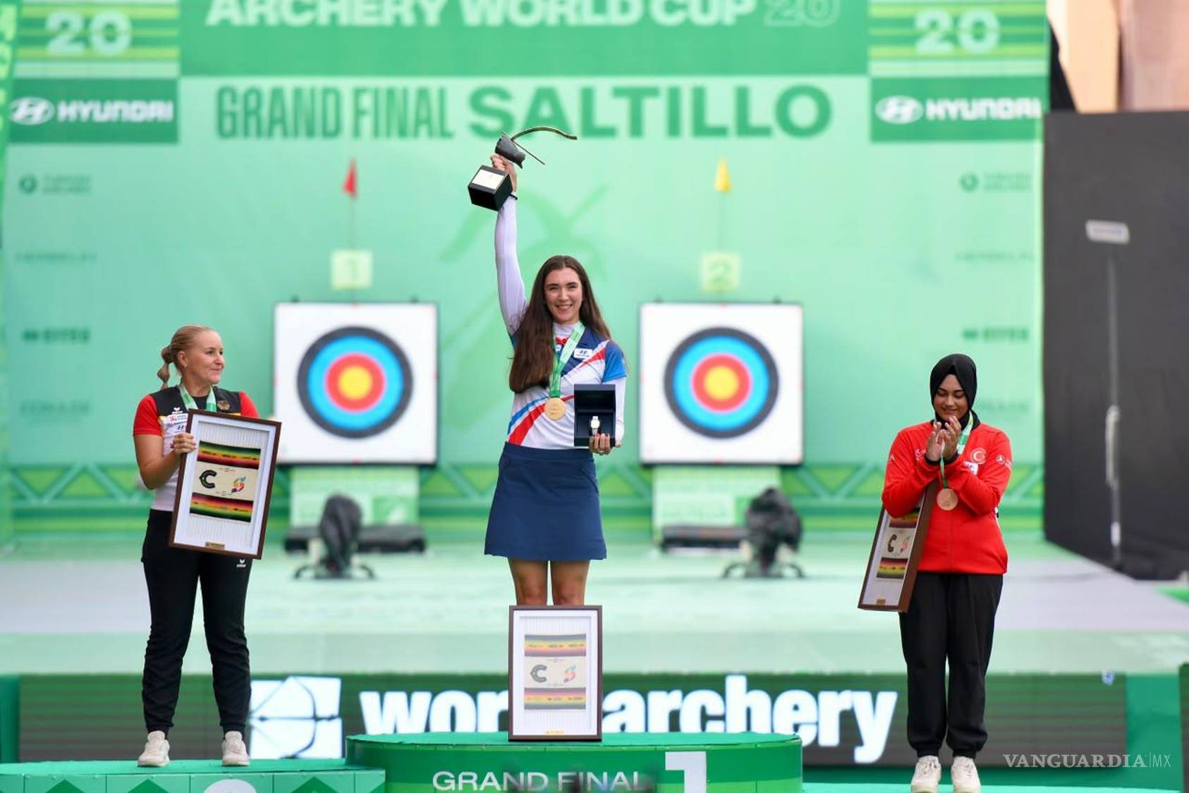 $!La checa Marie Horackova conquistó el oro en recurvo femenil, seguida por la alemana Katharina Bauer y la turca Elif Gokkır.