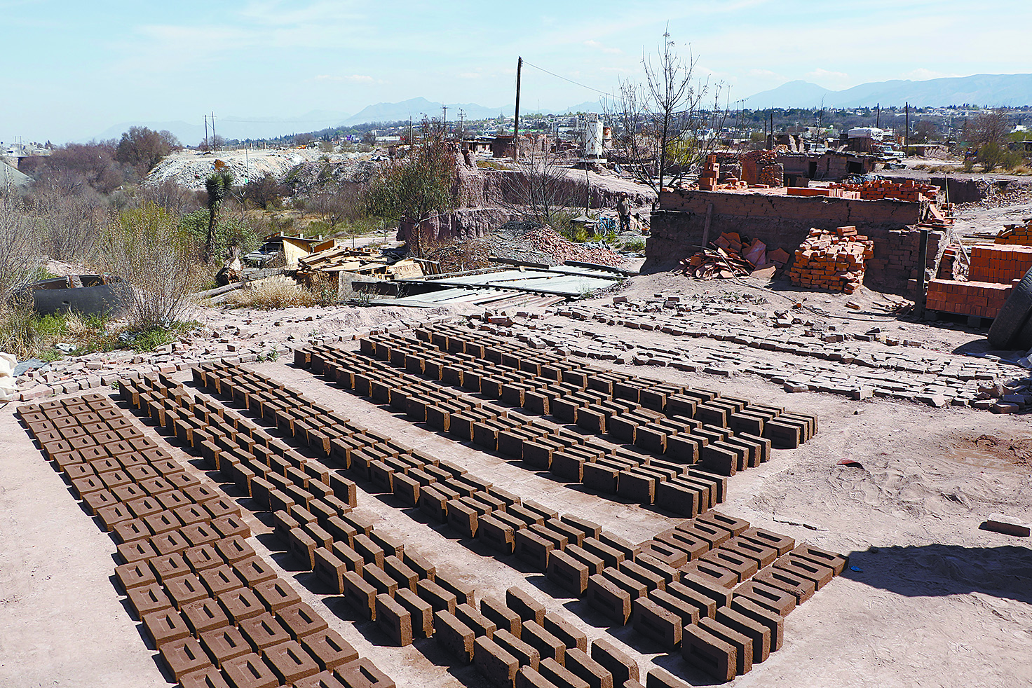 $!Trabajar el barro en Saltillo, un negocio que languidence