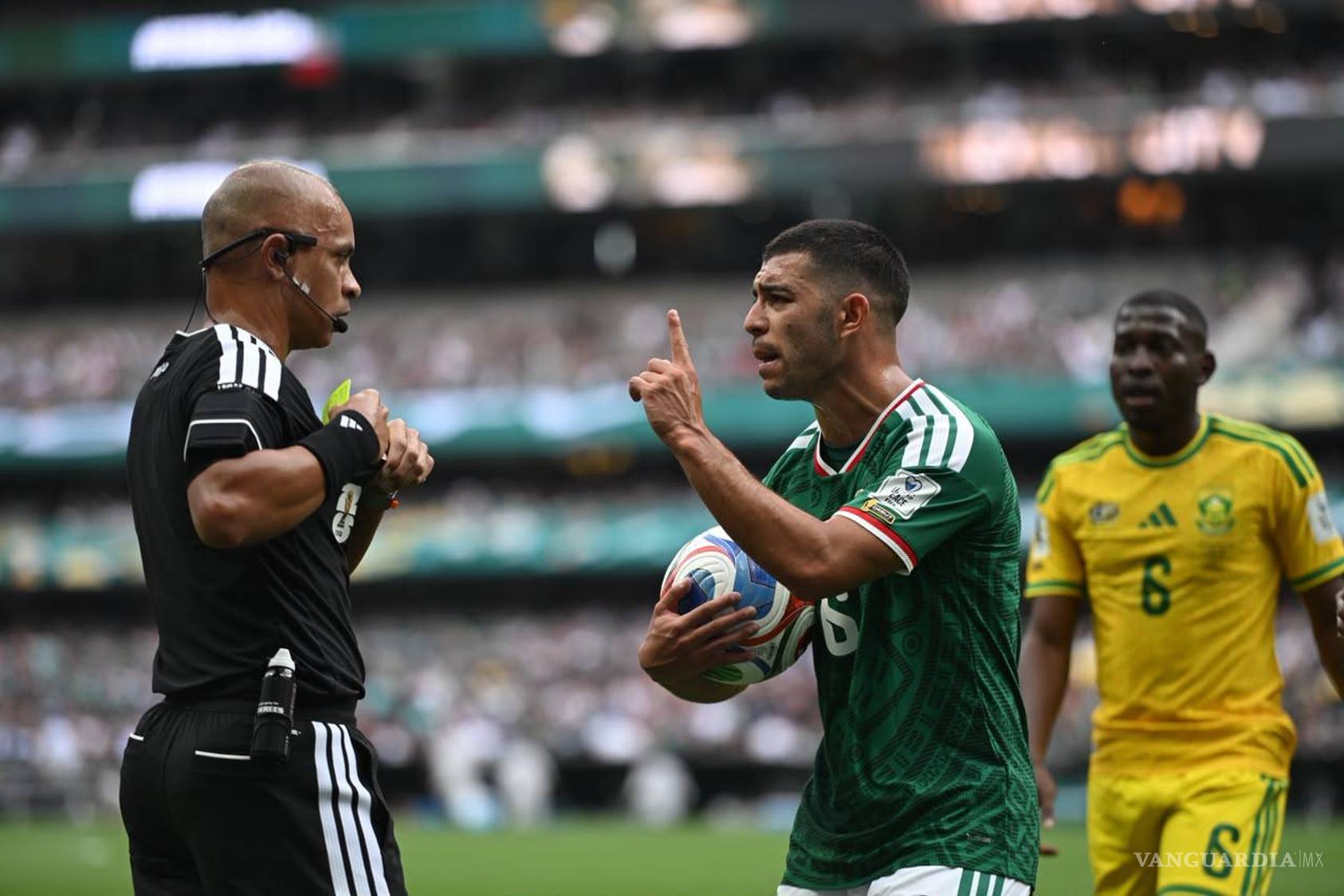 $!México escribió una nueva página en su historia al romper la racha sin victorias en partidos inaugurales mundialistas y arrancar el torneo con tres puntos.