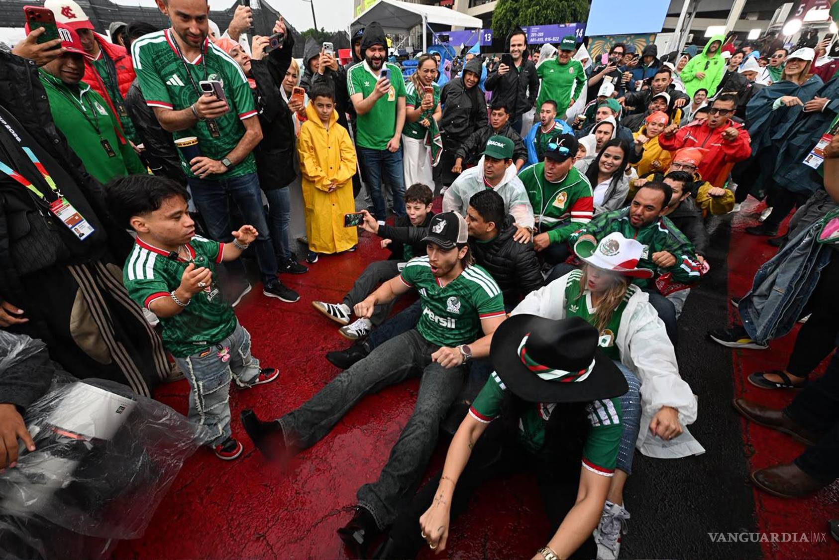 $!Abelito y Aldo de Nigris fueron vistos conviviendo con la afición tricolor en el coloso de Santa Úrsula.