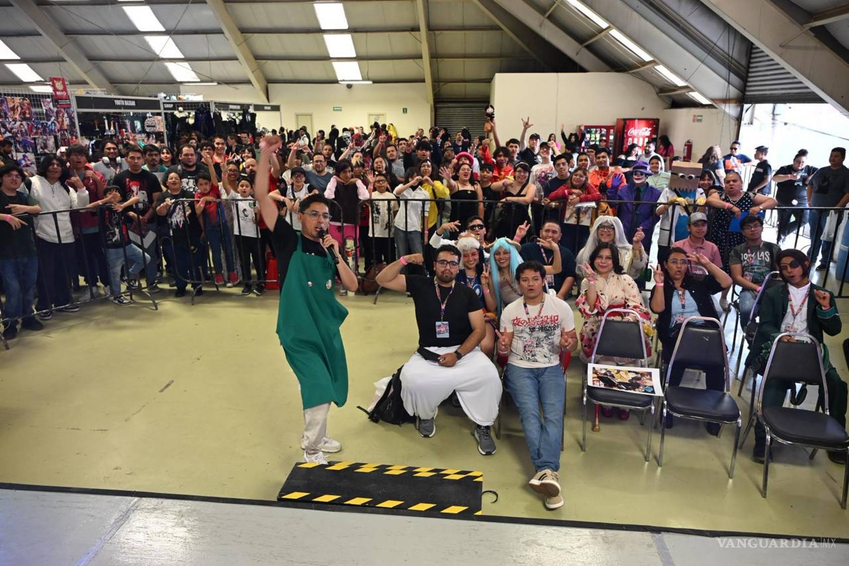 $!Niños y adultos participaron en dinámicas de doblaje y corearon canciones icónicas de anime durante las actividades en el escenario principal.