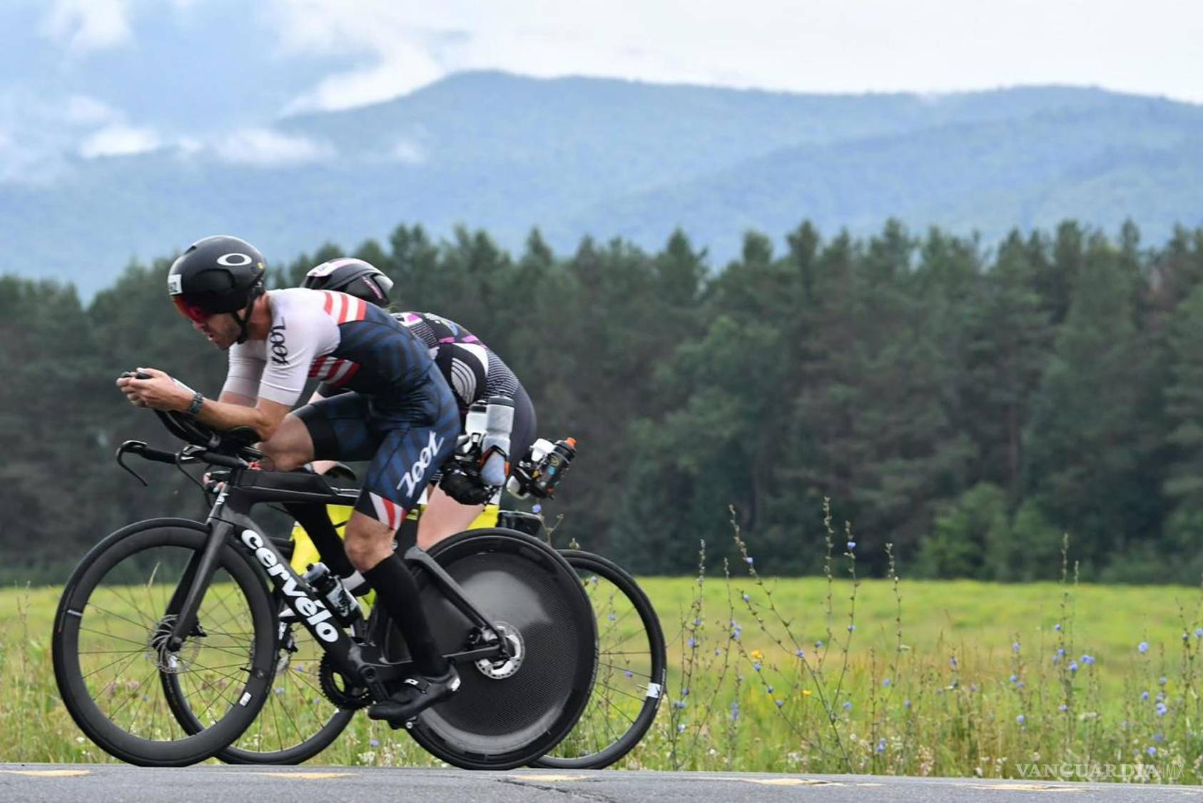 $!Andoni Rumayor durante la ruta de ciclismo en el Ironman de Lake Placid, donde aseguró su pase al Mundial.