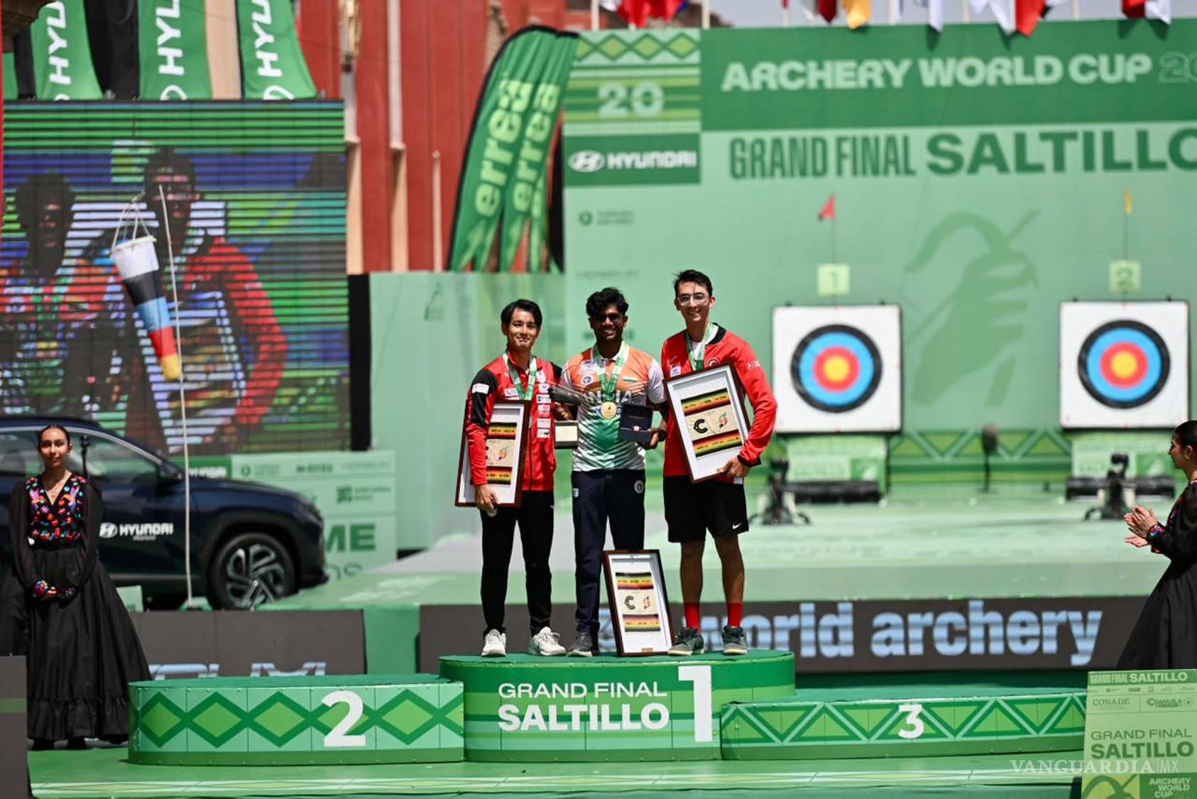 $!El indio Dhiraj Bommadevara conquistó la medalla de oro en la prueba de recurvo varonil durante la jornada final de la Copa del Mundo de Tiro con Arco en Saltillo.