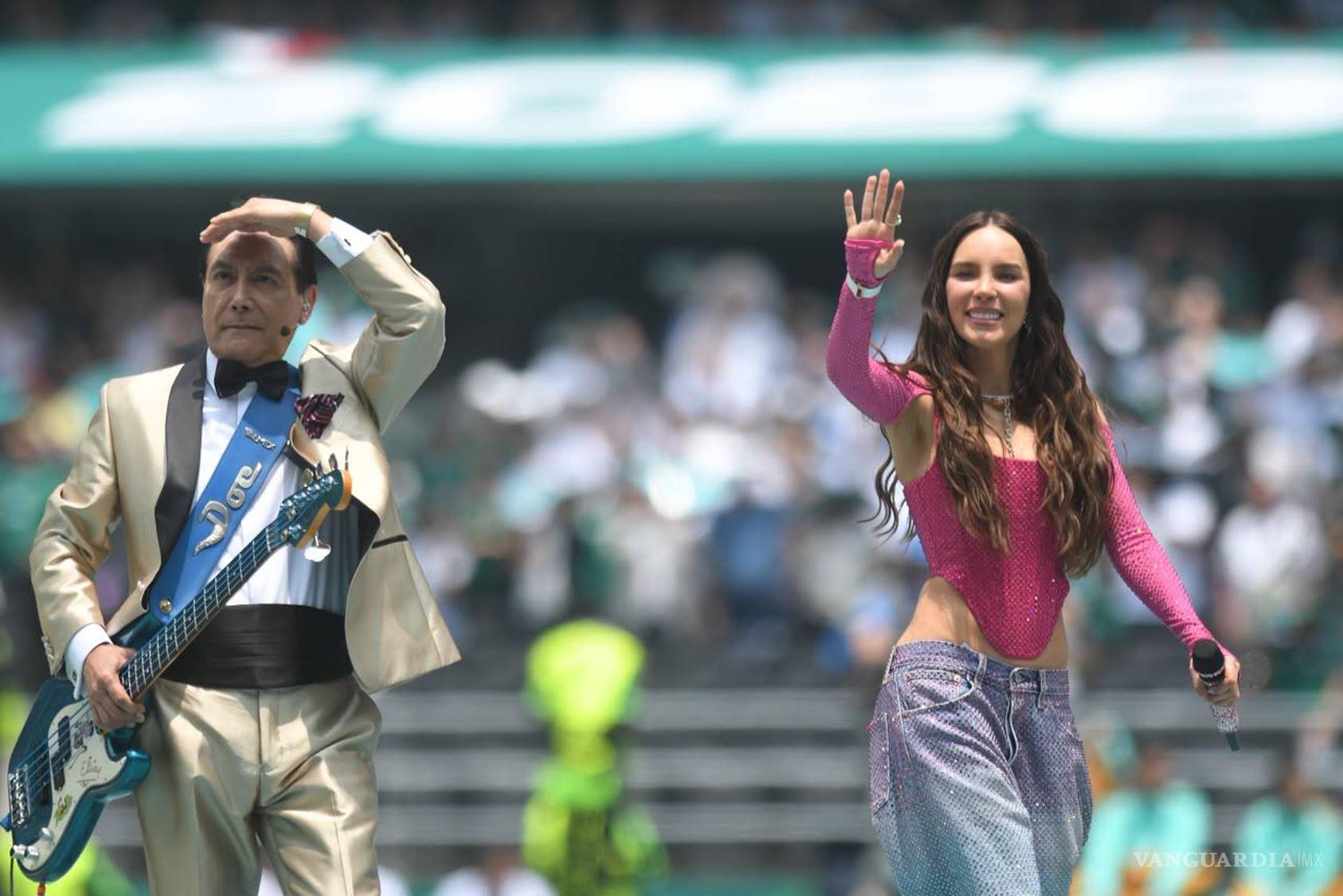 $!La emoción se apoderó del estadio durante el espectáculo inaugural.