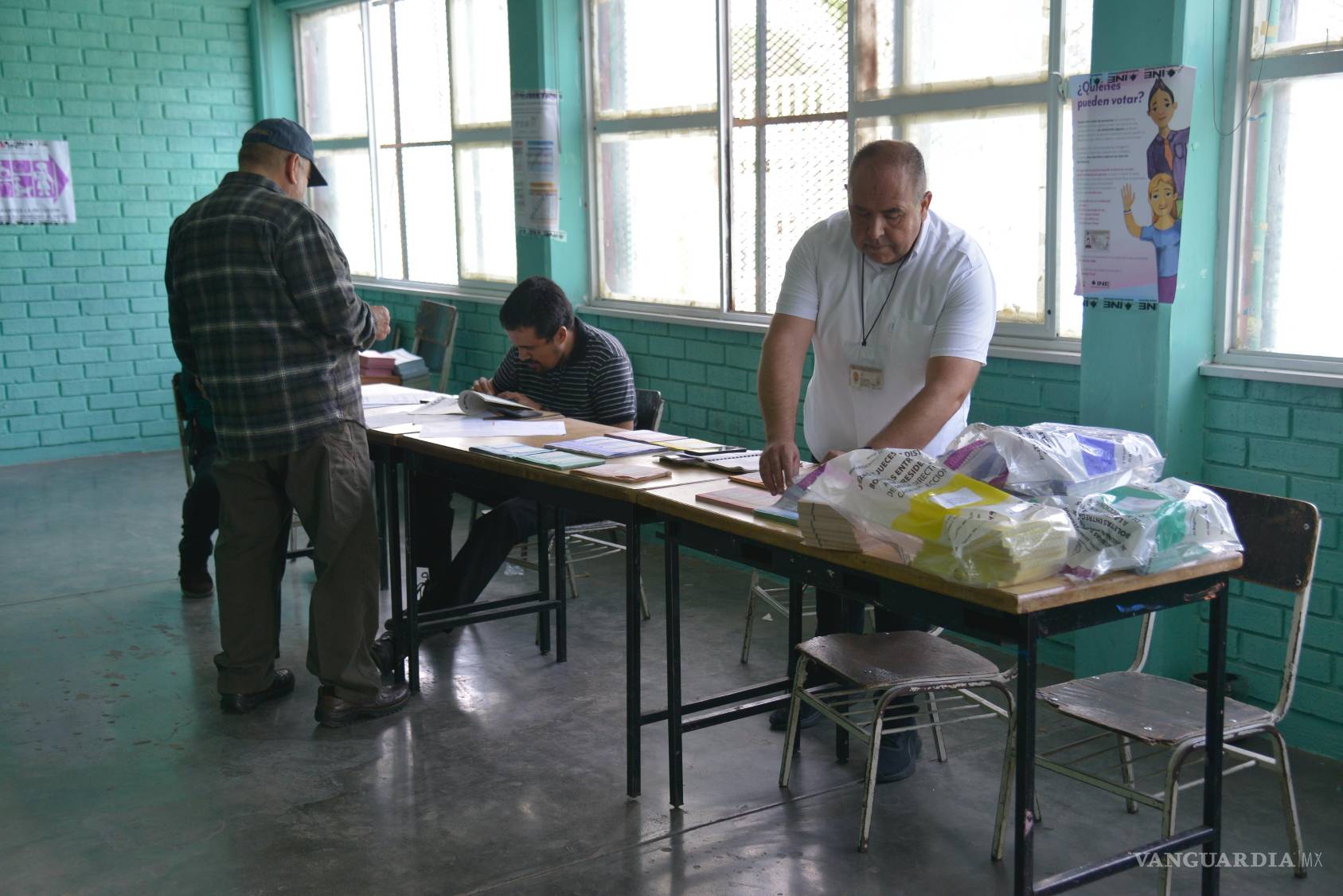 $!Aunque la participación ha sido baja, la jornada transcurre sin incidentes en la casilla de la Zona Centro.