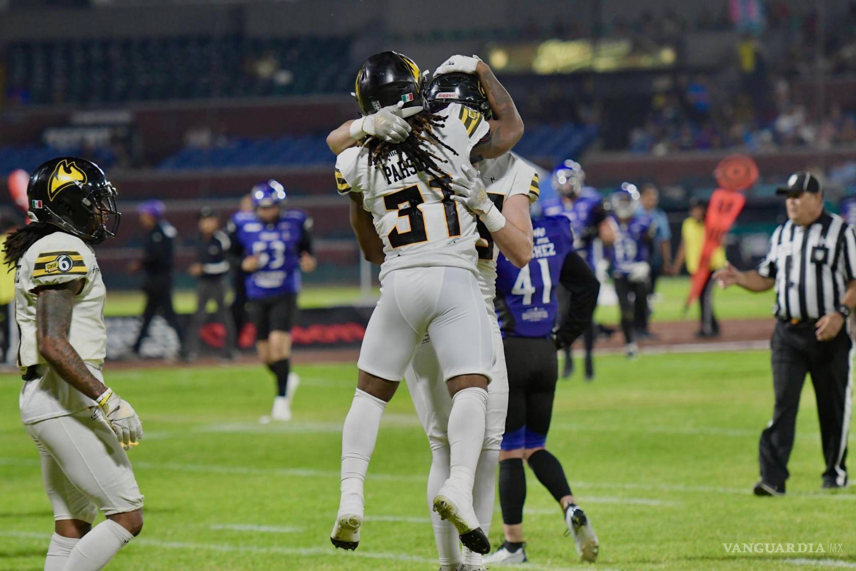 $!Fundidores de Monterrey aseguran su primera victoria en el Estadio Francisco I. Madero de Saltillo, avanzando a la semifinal contra Caudillos de Chihuahua.