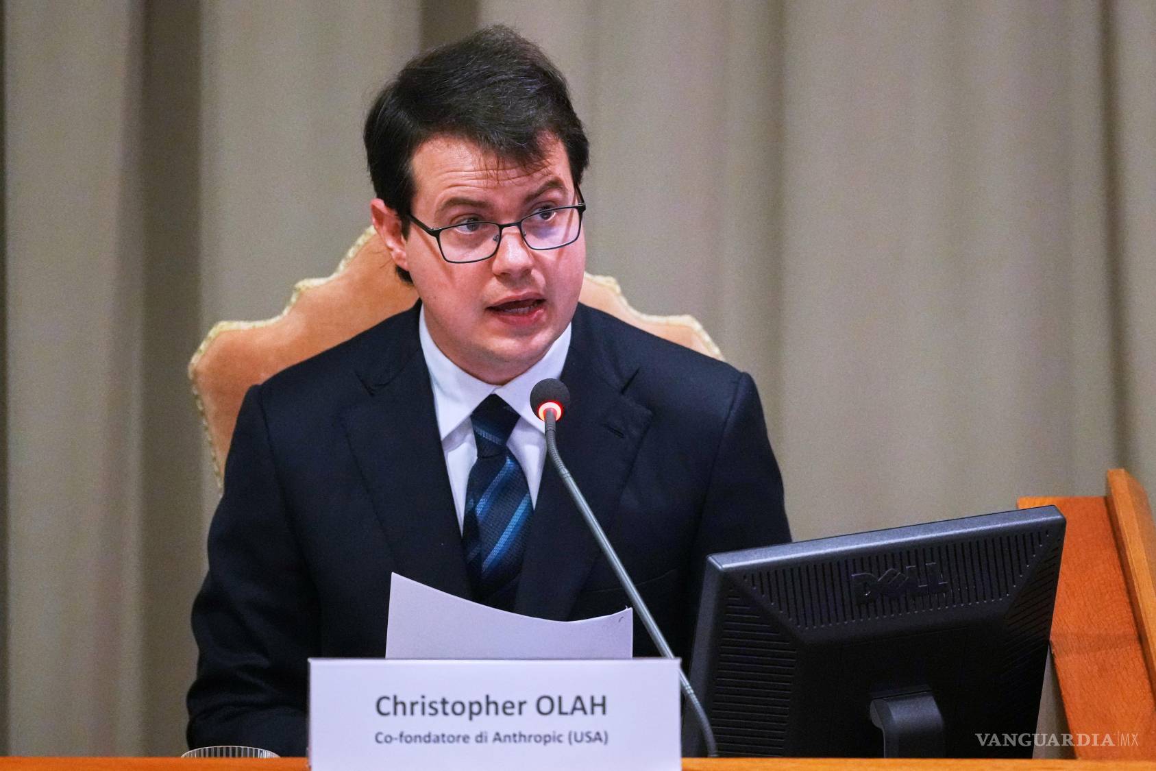 $!Christopher Olah, cofundador de Anthropic, interviene durante la presentación de la primera encíclica del Papa León XIV, “Magnifica humanitas”.