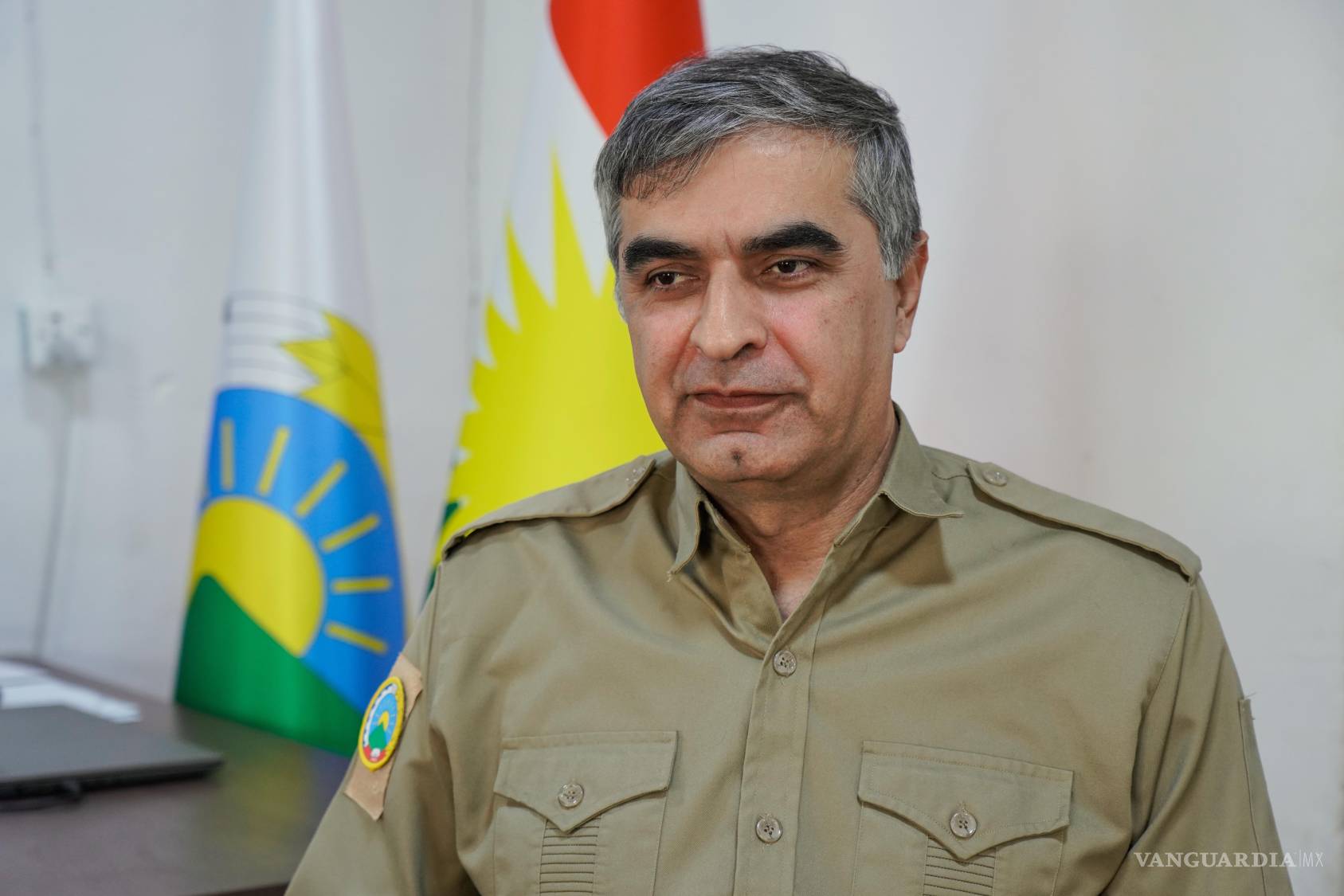 $!Karim Parwizi, miembro del consejo directivo del Partido Democrático del Kurdistán Iraní (PDKI), concede una entrevista en Irbil, Irak.