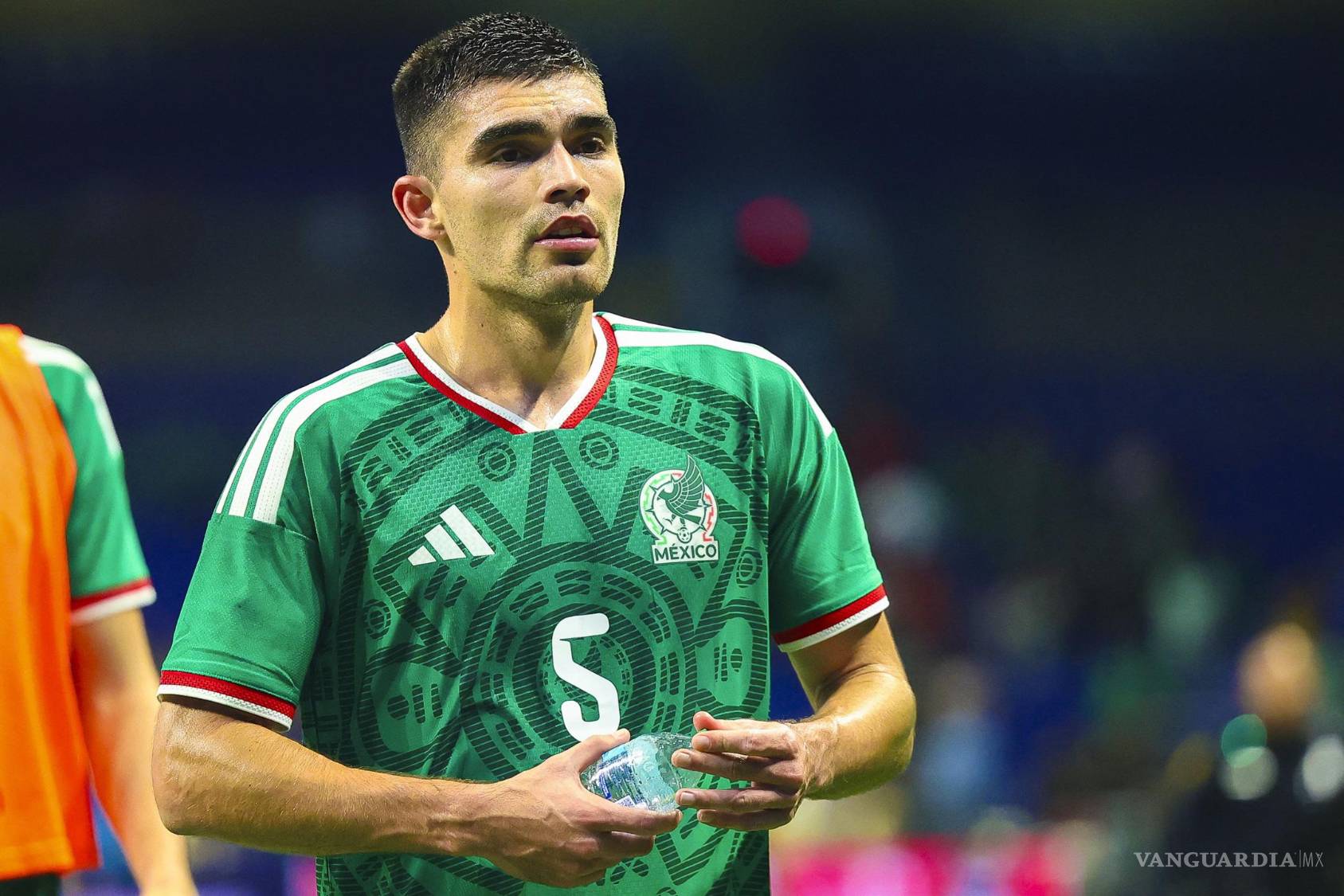 $!Johan Vásquez asume un rol de líder en la defensa mexicana, respaldado por su experiencia en Europa y su capacidad para competir en duelos de máxima exigencia.