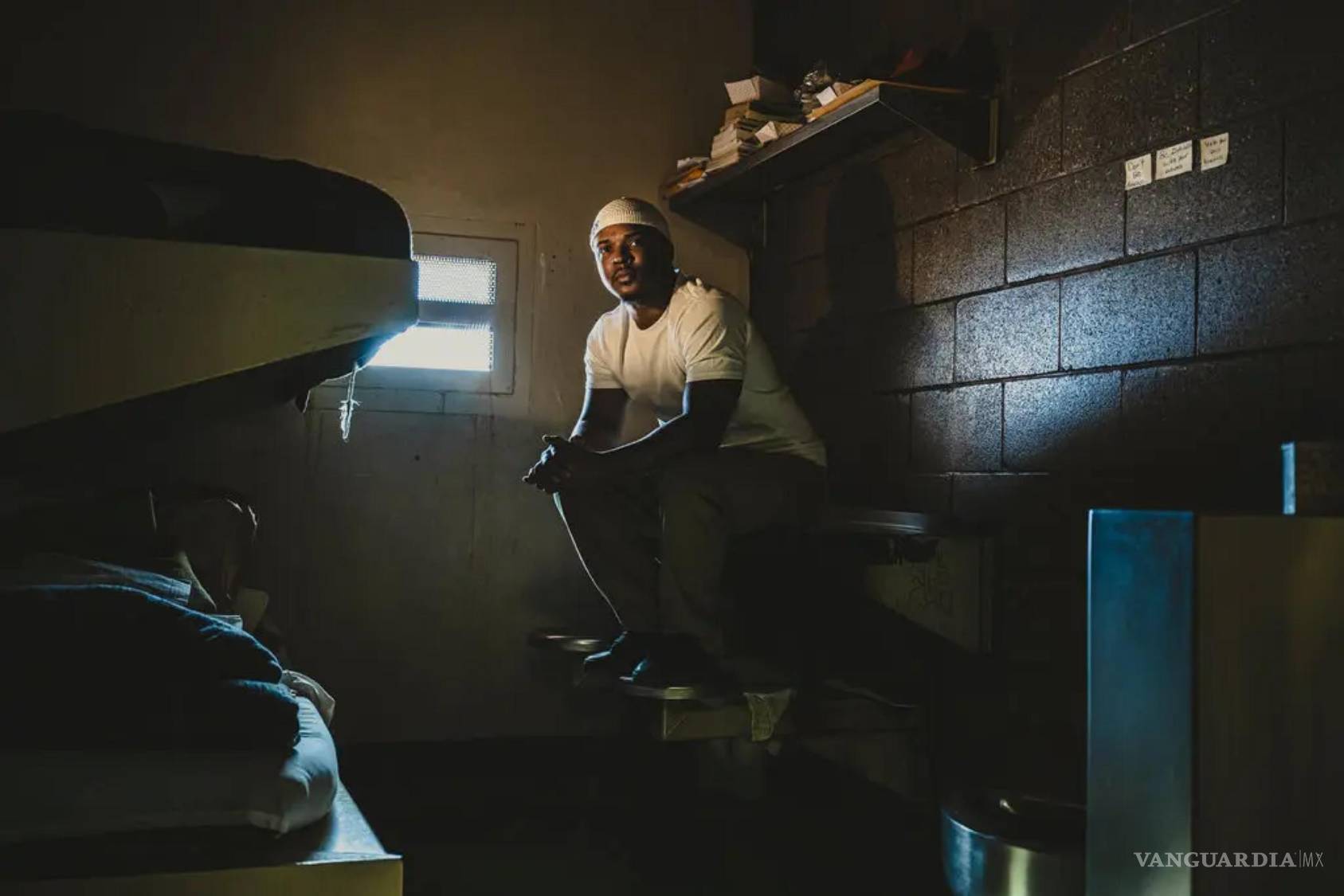 $!Rashad Rowry en el interior de su celda en la división 9, el ala de máxima seguridad.