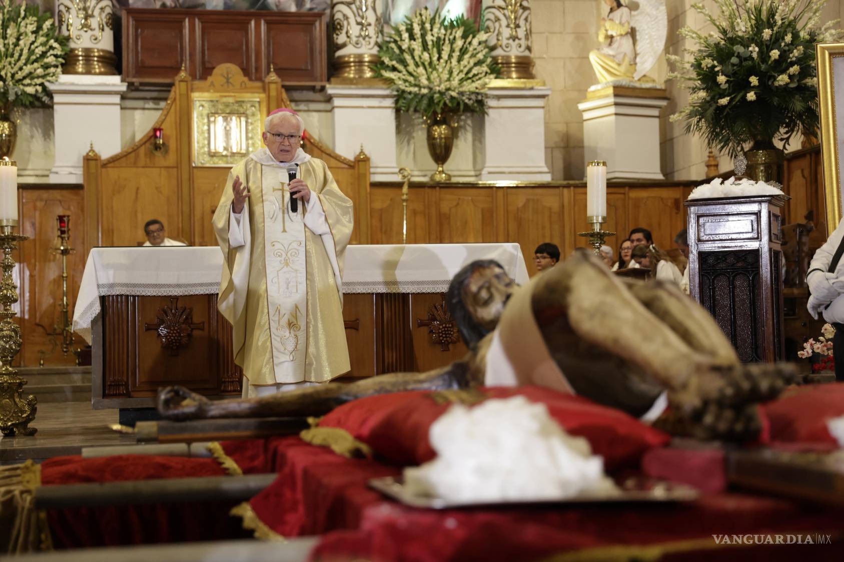 $!Saltillo: Regresa el Santo Cristo a su capilla ante fieles