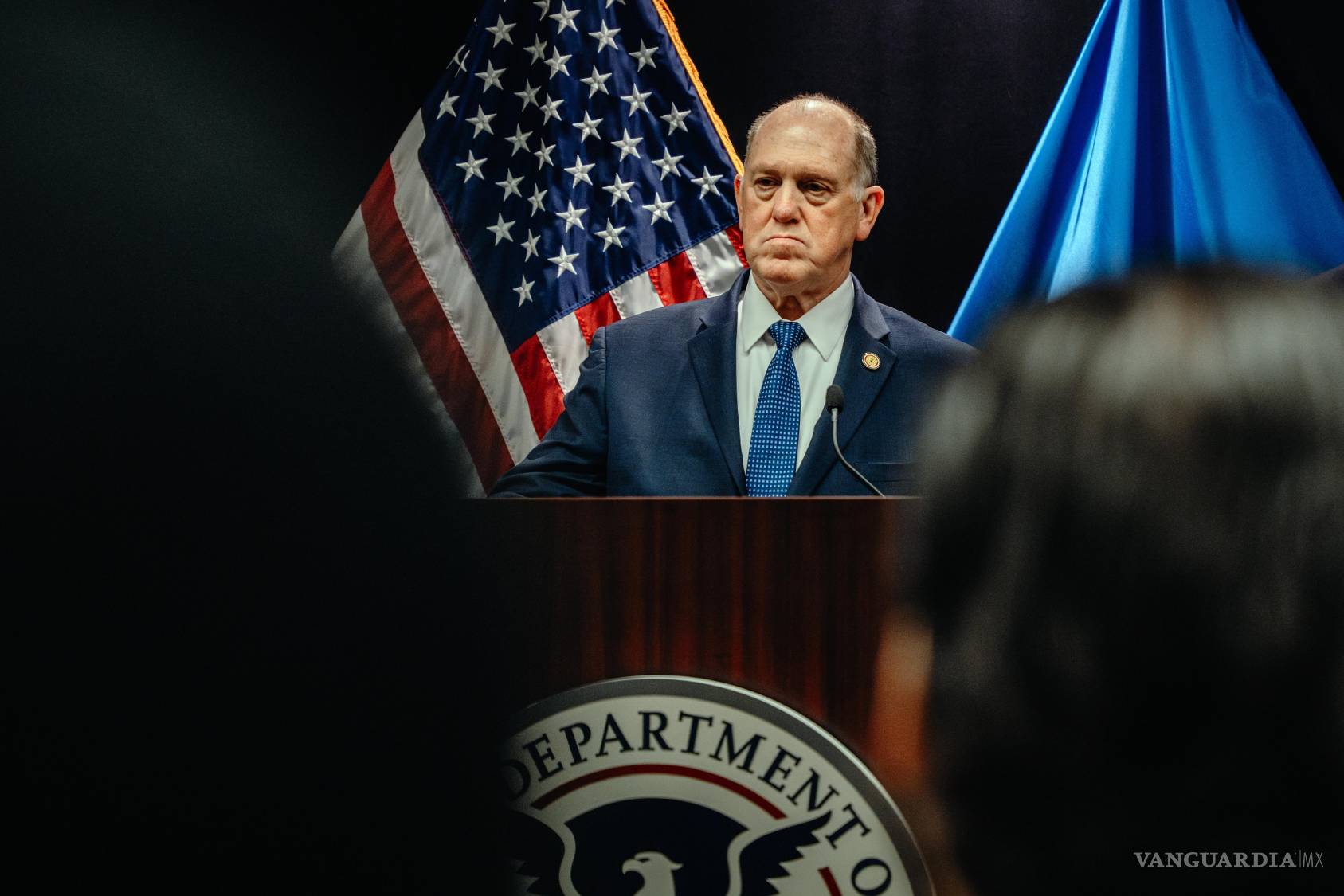 $!Tom Homan, el “zar fronterizo” de la administración Trump, habla con la prensa en el Edificio Federal Whipple en Minneapolis.