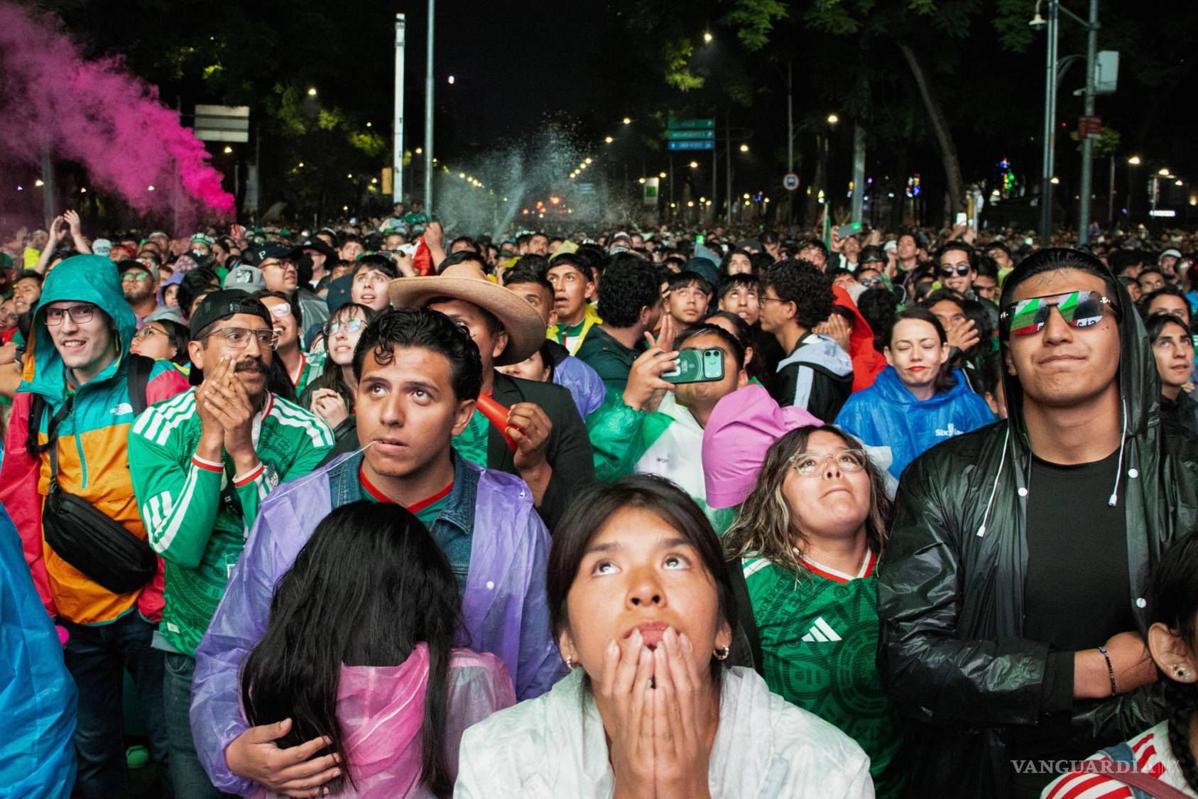 $!México cerró su participación como sede del Mundial 2026 con el partido entre México e Inglaterra, el último encuentro disputado en territorio nacional, aunque el torneo devolvió al país al centro de la escena futbolística internacional y dejó beneficios, tan solo en la capital, de 1.301 millones de dólares y 1,1 millones de turistas.