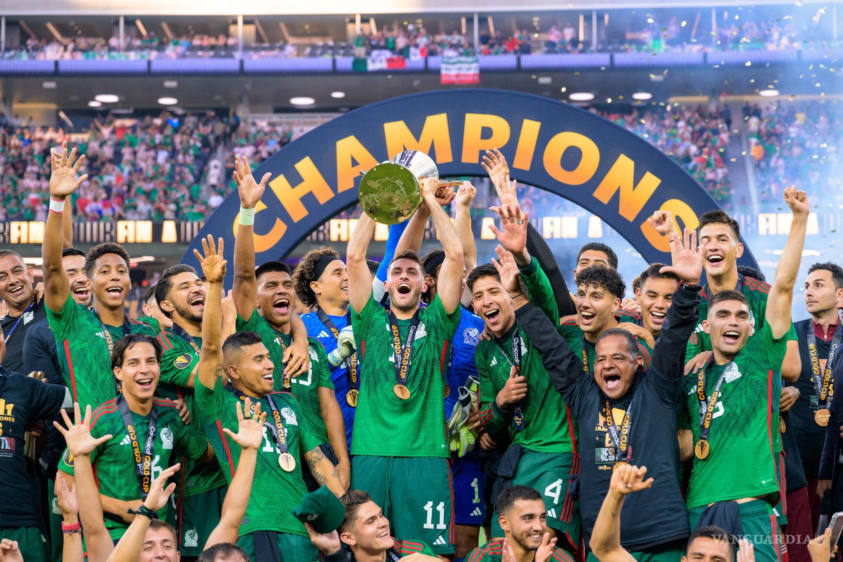$!México conquistó la pasada edición de la Copa Oro. En este torneo estuvo presente Guillermo Ochoa, quien vivirá su octavo torneo a sus 39 años.