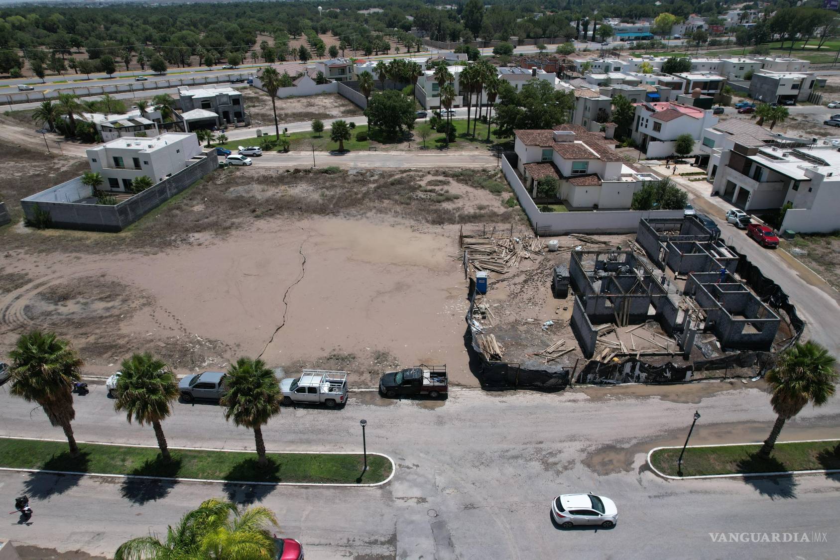 $!Representantes vecinales exigieron que se retomen los compromisos hechos por las autoridades para resolver el problema desde su origen y garantizar la seguridad de toda la ciudad.