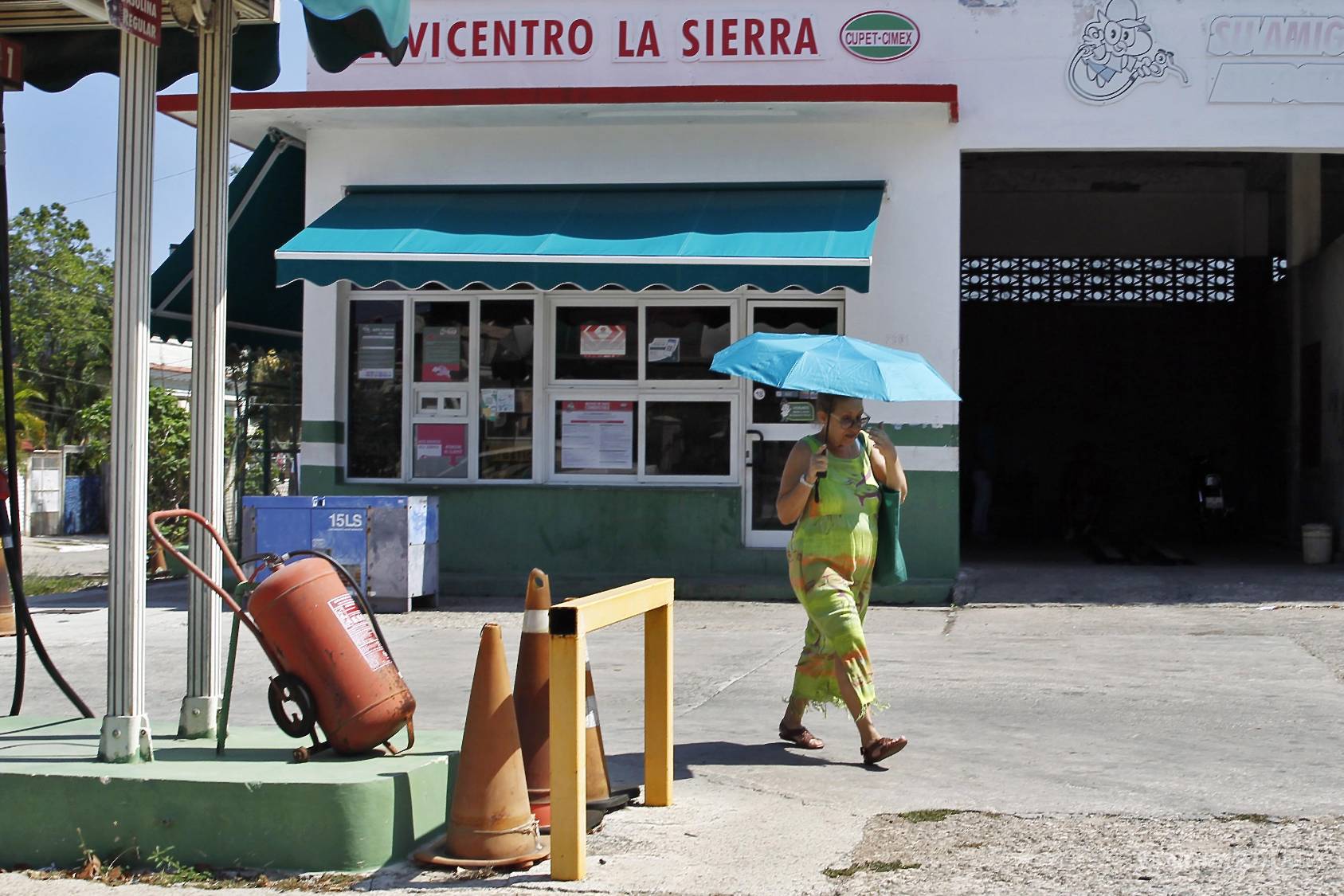 $!Las reformas económicas anunciadas por el Gobierno cubano en los últimos meses para promover el sector privado y la inversión extranjera llegan tarde y están maniatadas por las sanciones de Washington.
