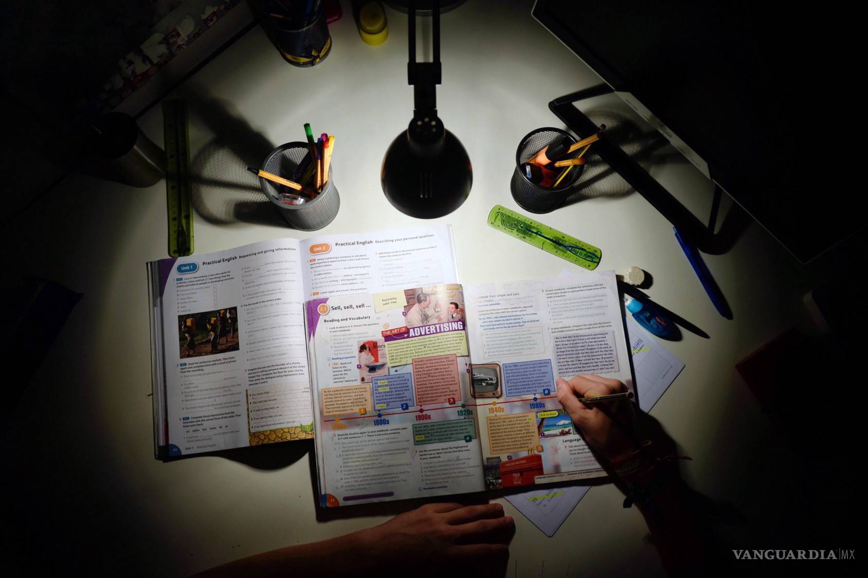 $!“Un sistema educativo no mejora exigiendo más resultados, también hay que proporcionar las condiciones y recursos necesarios para conseguirlos. La mejora educativa debe ser un compromiso de toda la sociedad”, afirma Andrea Agustín, profesora de inglés.