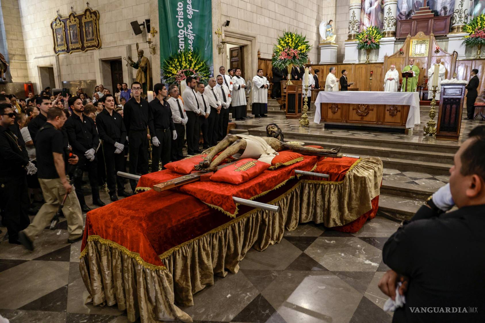 $!El Obispo Hilario González encabezó la jornada religiosa en la Catedral.