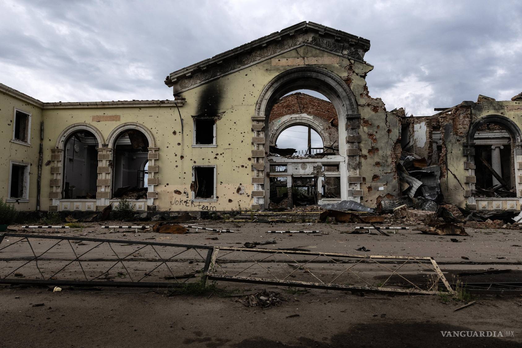 $!Un edificio en ruinas en la región de Donetsk., si Rusia captura Pokrovsk y Mirnograd, este nivel de destrucción se extenderá hacia el norte, amenazando el último gran cinturón defensivo de Ucrania.