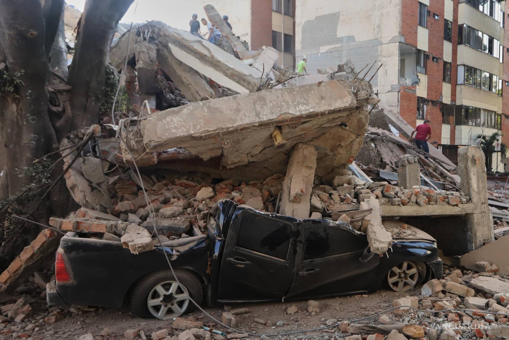 $!En centros urbanos como Cali y Pereira se registraron colapsos totales de edificios y hospitales.