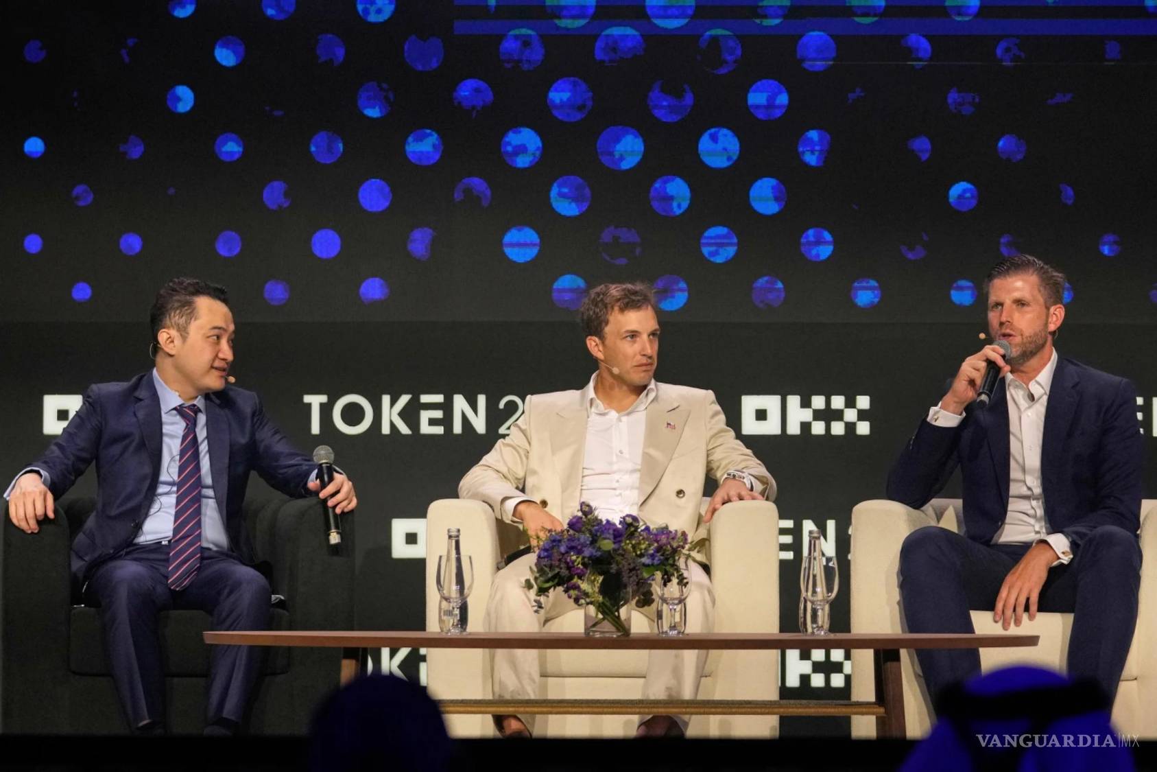 $!Eric Trump, vicepresidente ejecutivo de The Trump Organization durante Token 2049, un evento sobre criptomonedas, en Dubái el 1 de mayo de 2025.