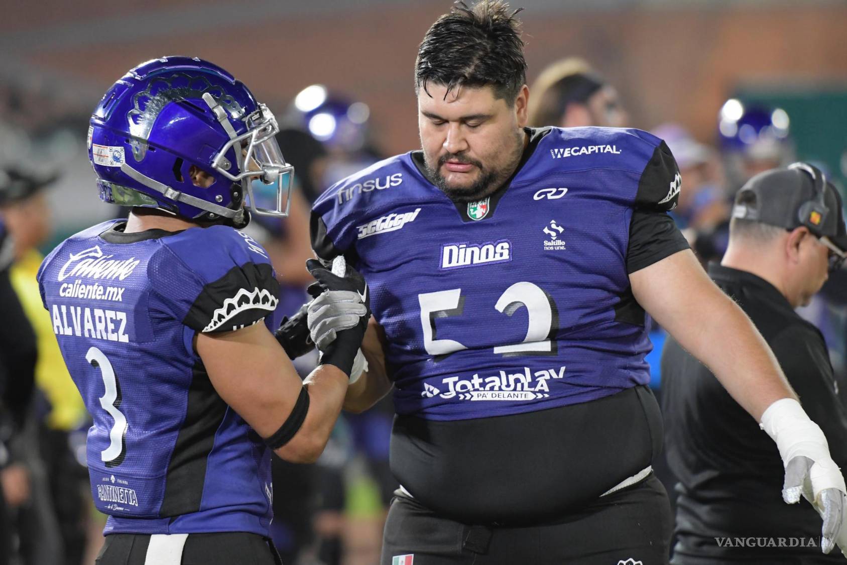 $!En los momentos finales del partido, la ofensiva de Dinos fue interceptada, asegurando la victoria de Fundidores.