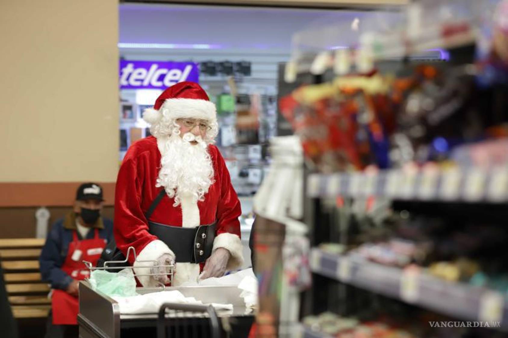 $!La sucursal de Isidro López en Alsuper se destaca por su inclusividad, brindando oportunidades a personas con discapacidades y adultos mayores.