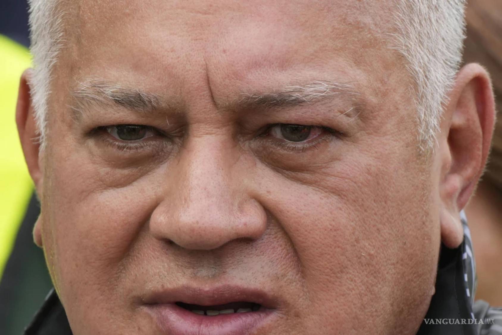 $!El ministro del Interior venezolano, Diosdado Cabello, habla con la prensa en el Aeropuerto Internacional Simón Bolívar de Maiquetía, el 20 de marzo de 2025.