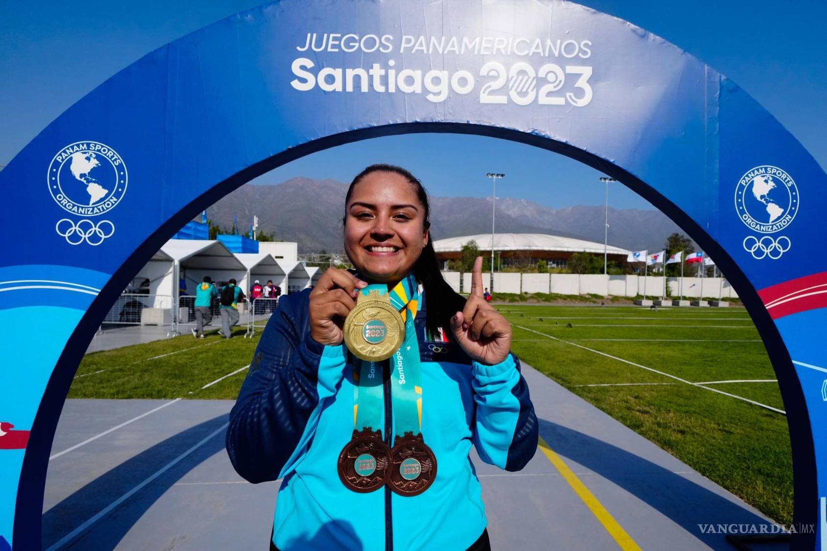 $!Dafne Quintero of Mexico and Alexis Ruiz of United States (USA) during the Mexico vs United States, Womens Individual Compound Final Gold medal competition at the XIX Pan American Games Santiago de Chile 2023, at the Archery Center, the November 4, 2023. <br><br> Dafne Quintero de Mexico y Alexis Ruiz de Estados Unidos durante la competencia Mexico vs Estasdos Unidos de Tiro Compuesto Individual Femenino, en los XIX Juegos Panamericanos Santiago de Chile 2023, en el Centro de Tiro con Arco, el 4 de noviembre de 2023.