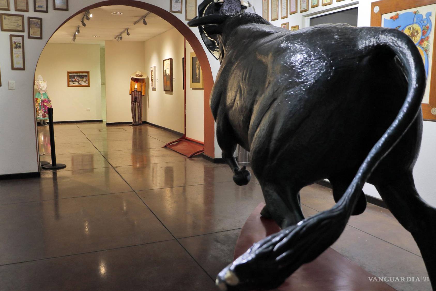 $!El Museo de la Cultura Taurina alberga murales, trajes típicos, herramientas y toda la filosofía y cultura alrededor de la tauromaquia.