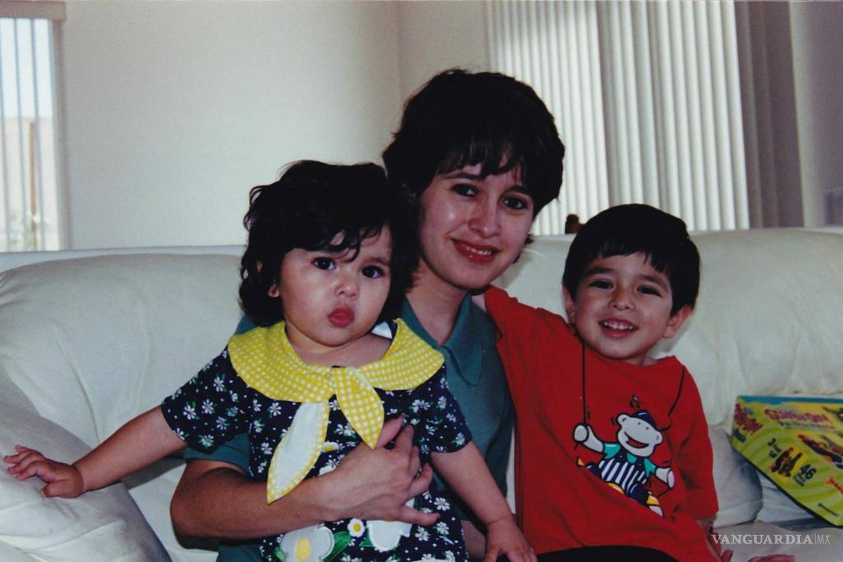 $!Linda con sus hijos Sabrina y Laith.