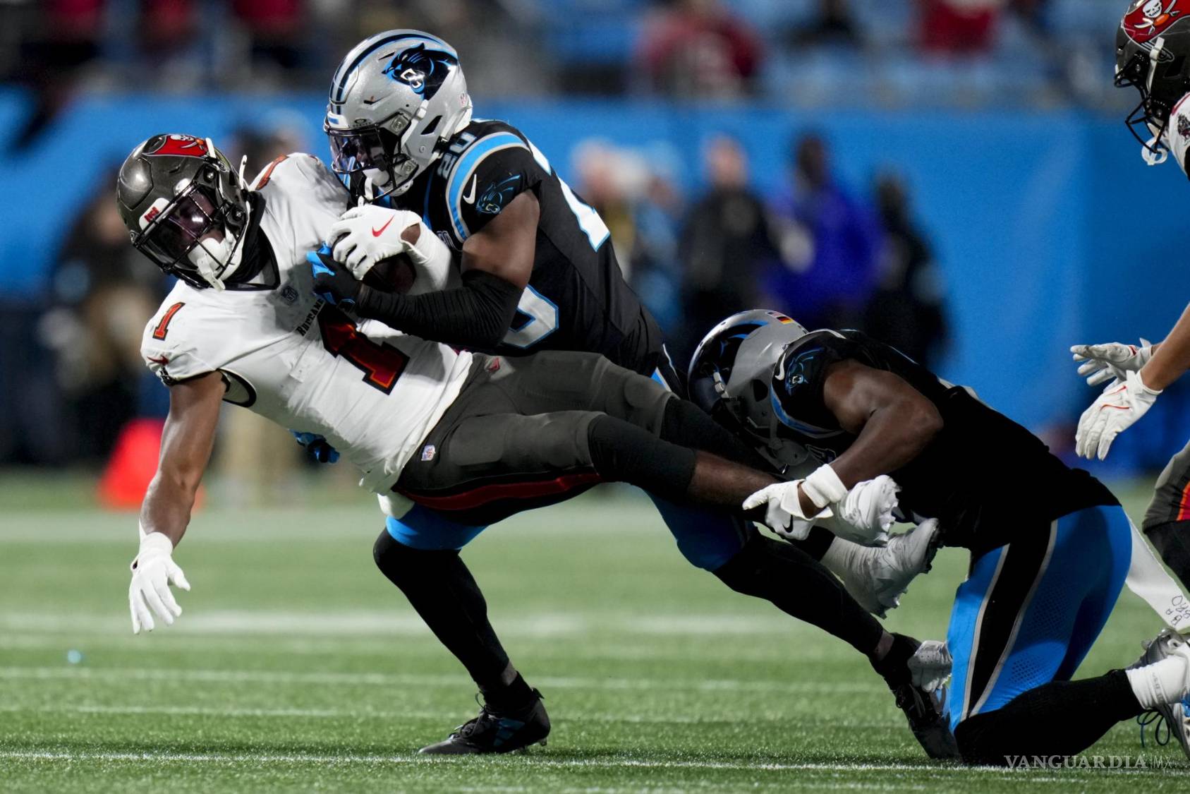 $!Rachaad White pierde relevancia en Fantasy ante el ascenso del novato Bucky Irving en los Buccaneers.