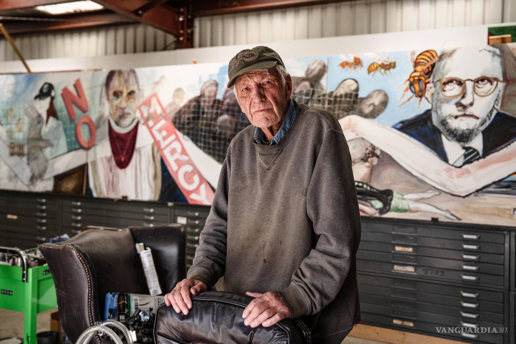 $!Jim Sloan, un artista local de Nuevo México que rechazó trabajar en el rancho Epstein cuando le pidieron firmar un acuerdo de confidencialidad.