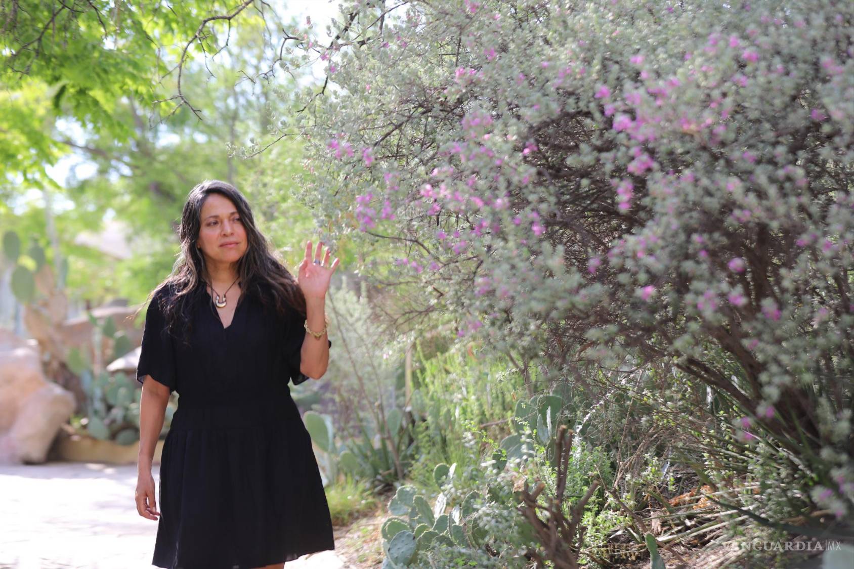 $!Claudia vincula de forma estrecha la creación artística con la divulgación científica. Cree que una cosa nutre a la otra, lo que la ayuda a reinventar sus miradas sobre la realidad.