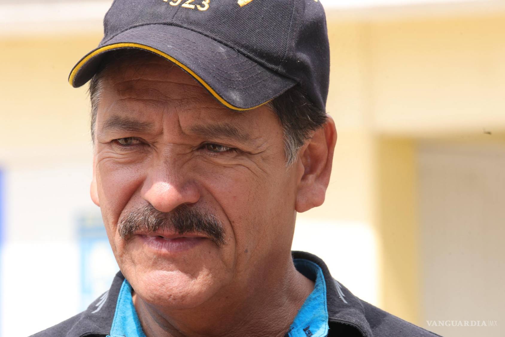 $!Efraín Hurtado, votante en la colonia Zaragoza, tardó 17 minutos en completar su sufragio debido al elevado número de candidatos.